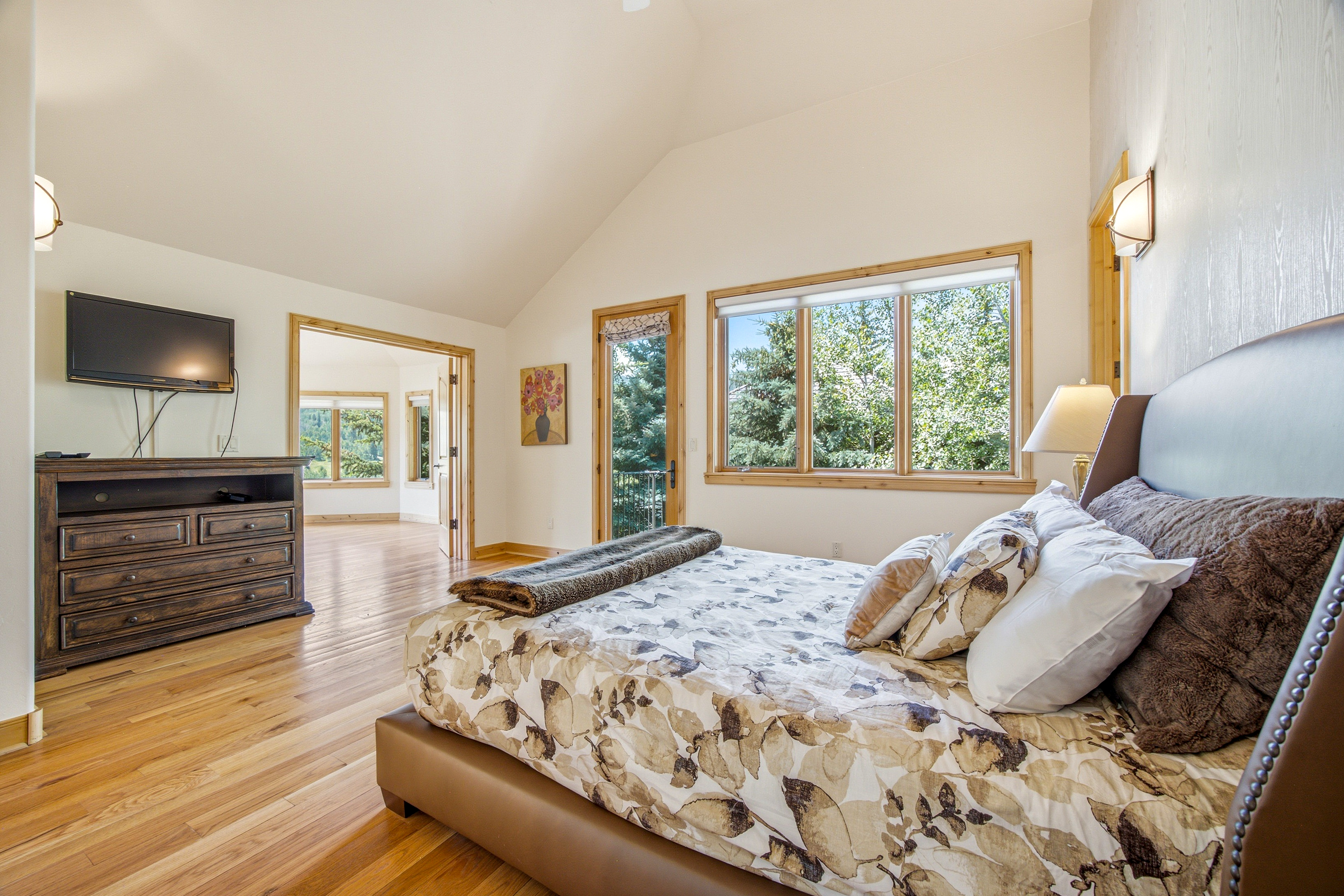  Custom-built, Single-family Home in the Exclusive Grand Traverse Neighborhood - 物件實景