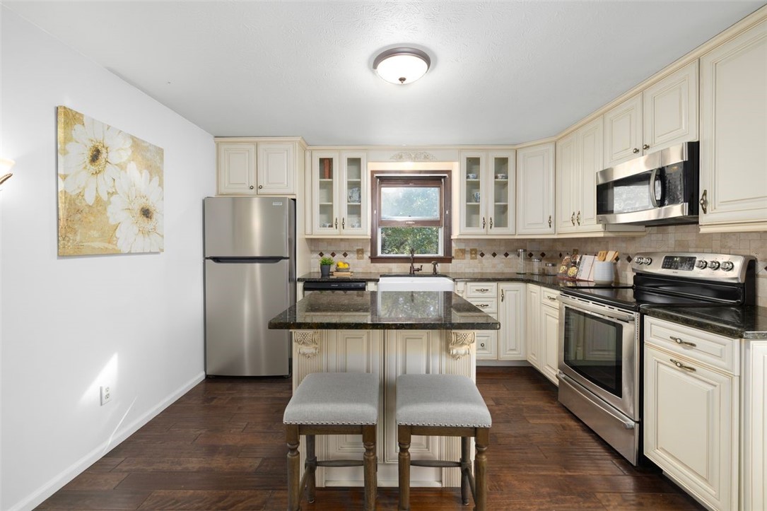 South Kingstown, Rhode Island, 02879, United States, 3 Bedrooms Bedrooms, ,2 BathroomsBathrooms,Residential,For Sale,1987683