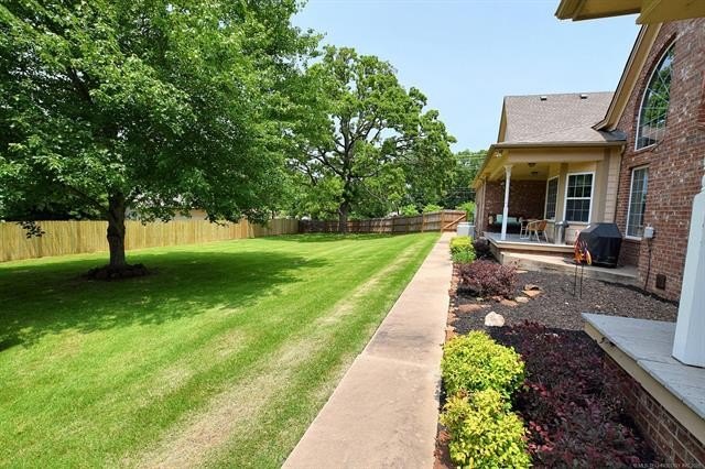 Tahlequah, Oklahoma, 74464, United States, 5 Bedrooms Bedrooms, ,5 BathroomsBathrooms,Residential,For Sale,1977859