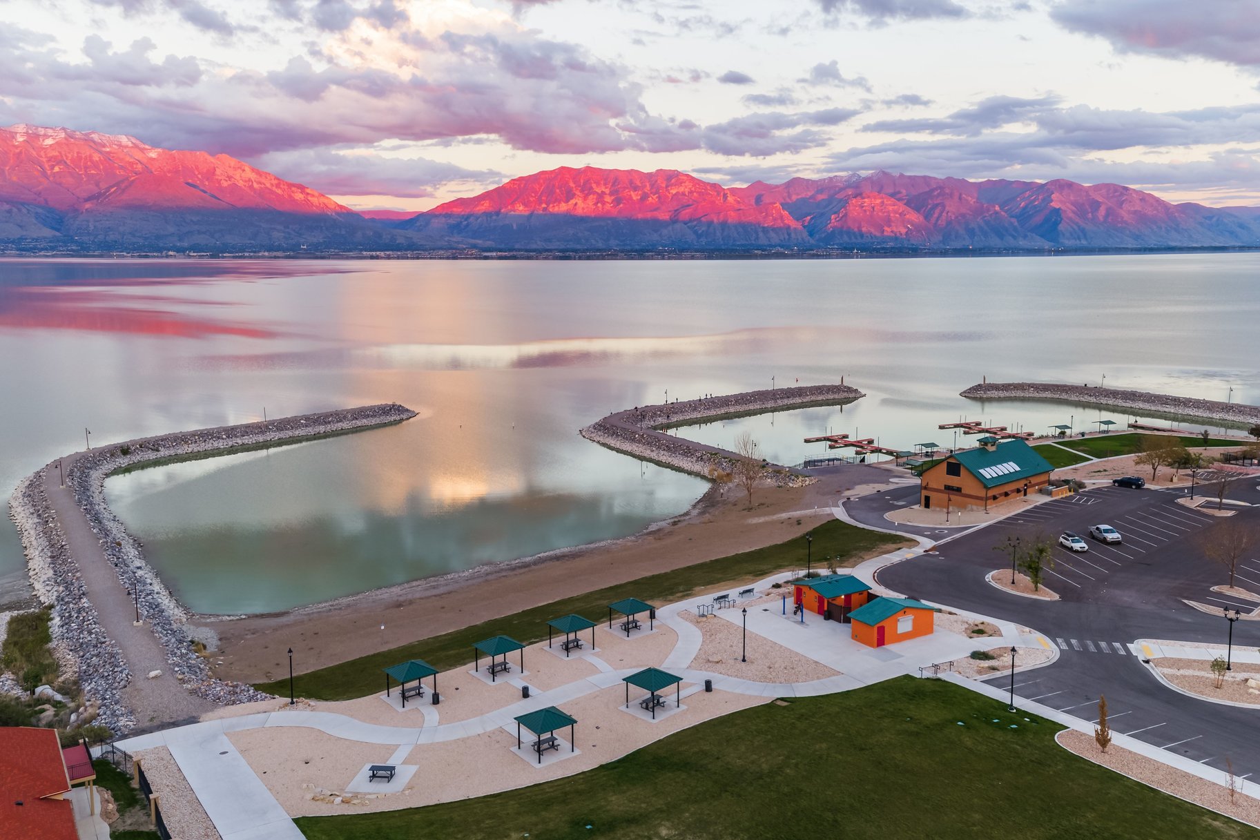  Modern Lakefront Retreat with Breathtaking Lake and Mountain Views - 物件實景