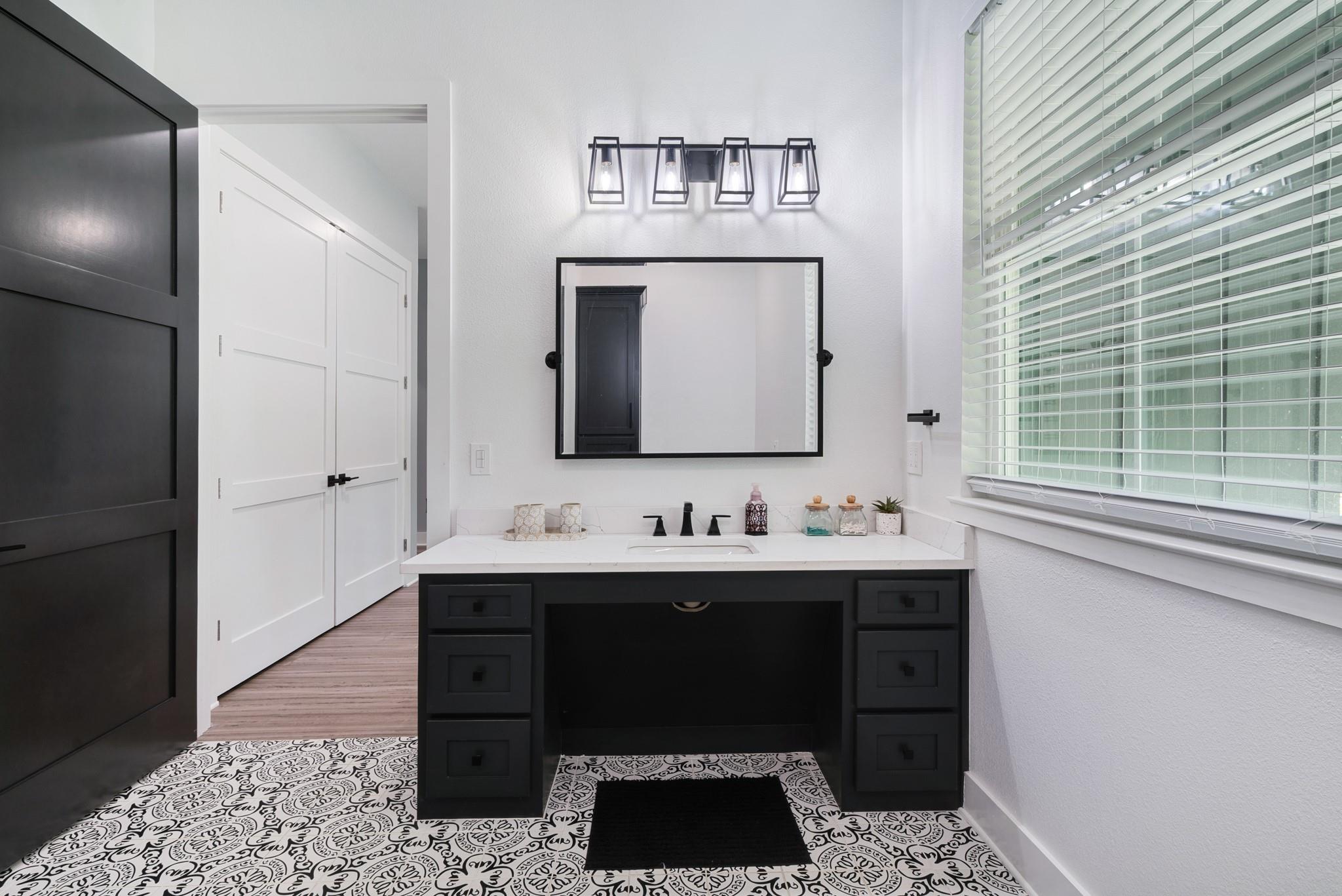 Paris, Texas, 75462, United States, 6 Bedrooms Bedrooms, ,5 BathroomsBathrooms,Residential,For Sale,1982546