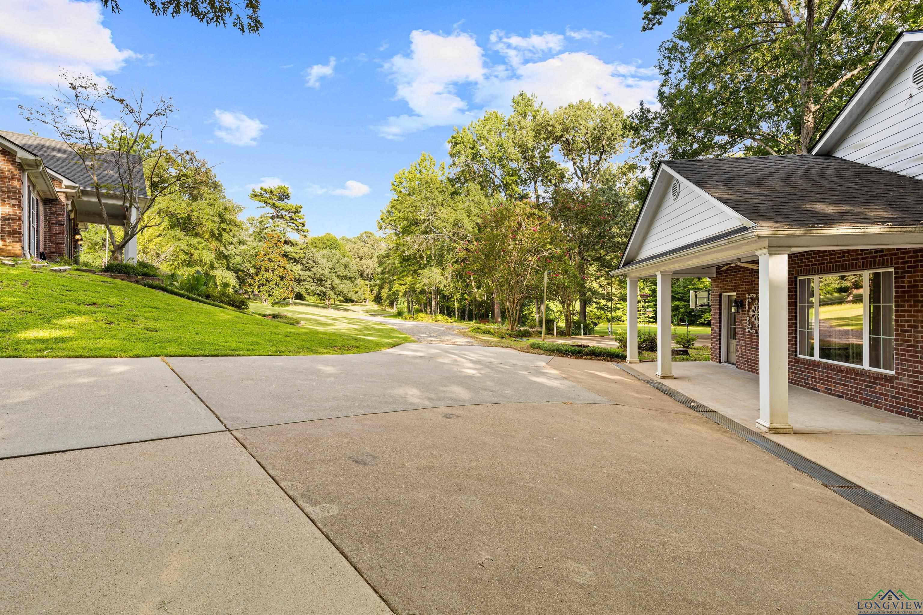 Longview, Texas, 75605, United States, 4 Bedrooms Bedrooms, ,6 BathroomsBathrooms,Residential,For Sale,1907778