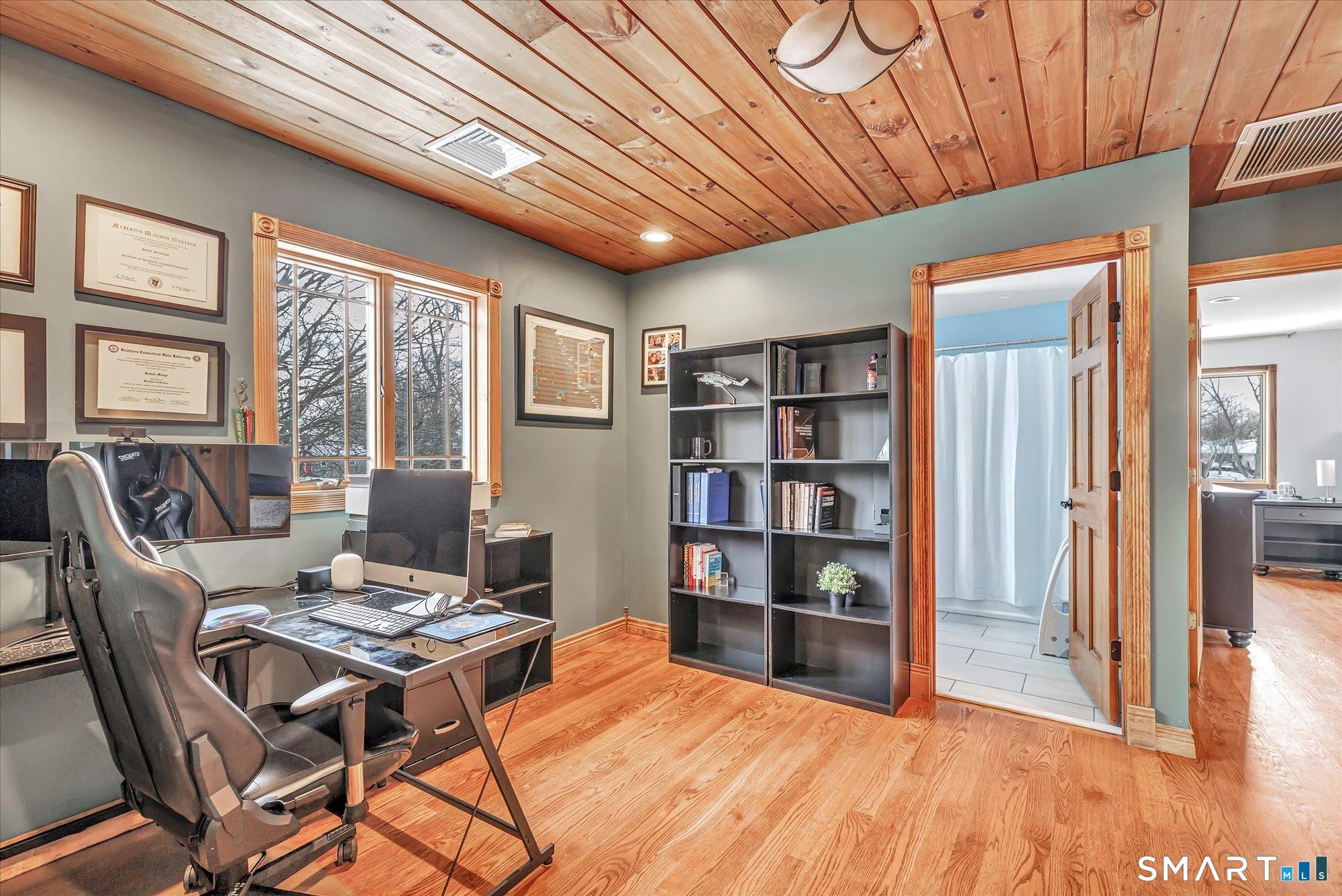 Milford, Connecticut, 06461, United States, 3 Bedrooms Bedrooms, ,3 BathroomsBathrooms,Residential,For Sale,2012517