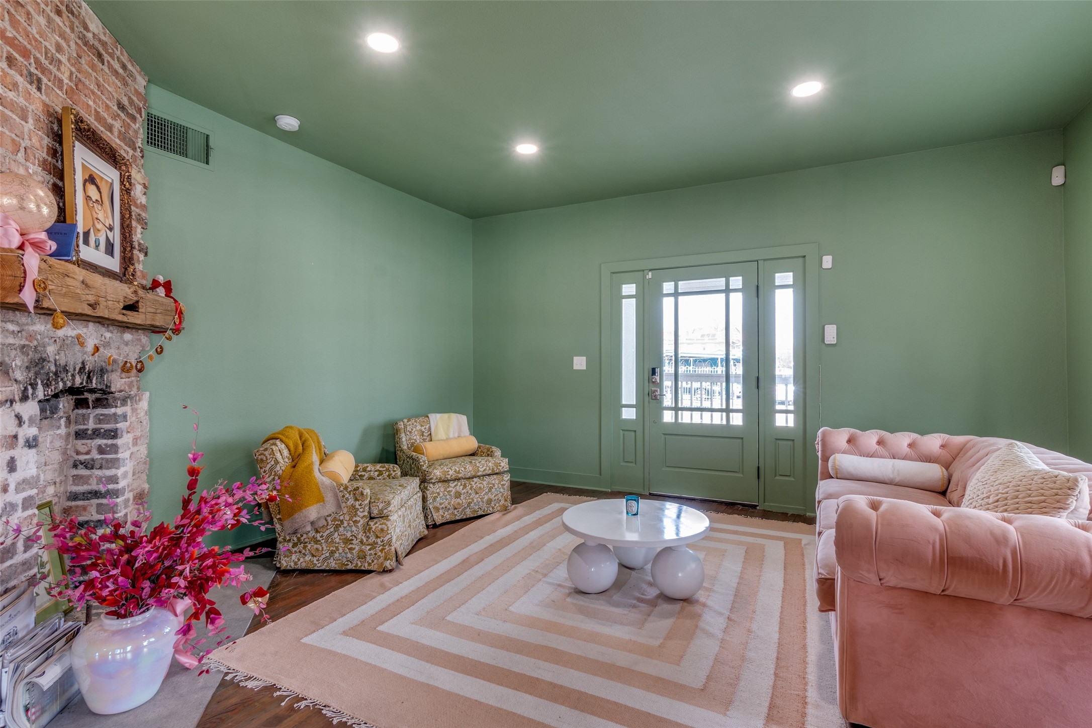 Dallas, Texas, 75208, United States, 4 Bedrooms Bedrooms, ,3 BathroomsBathrooms,Residential,For Sale,1752637
