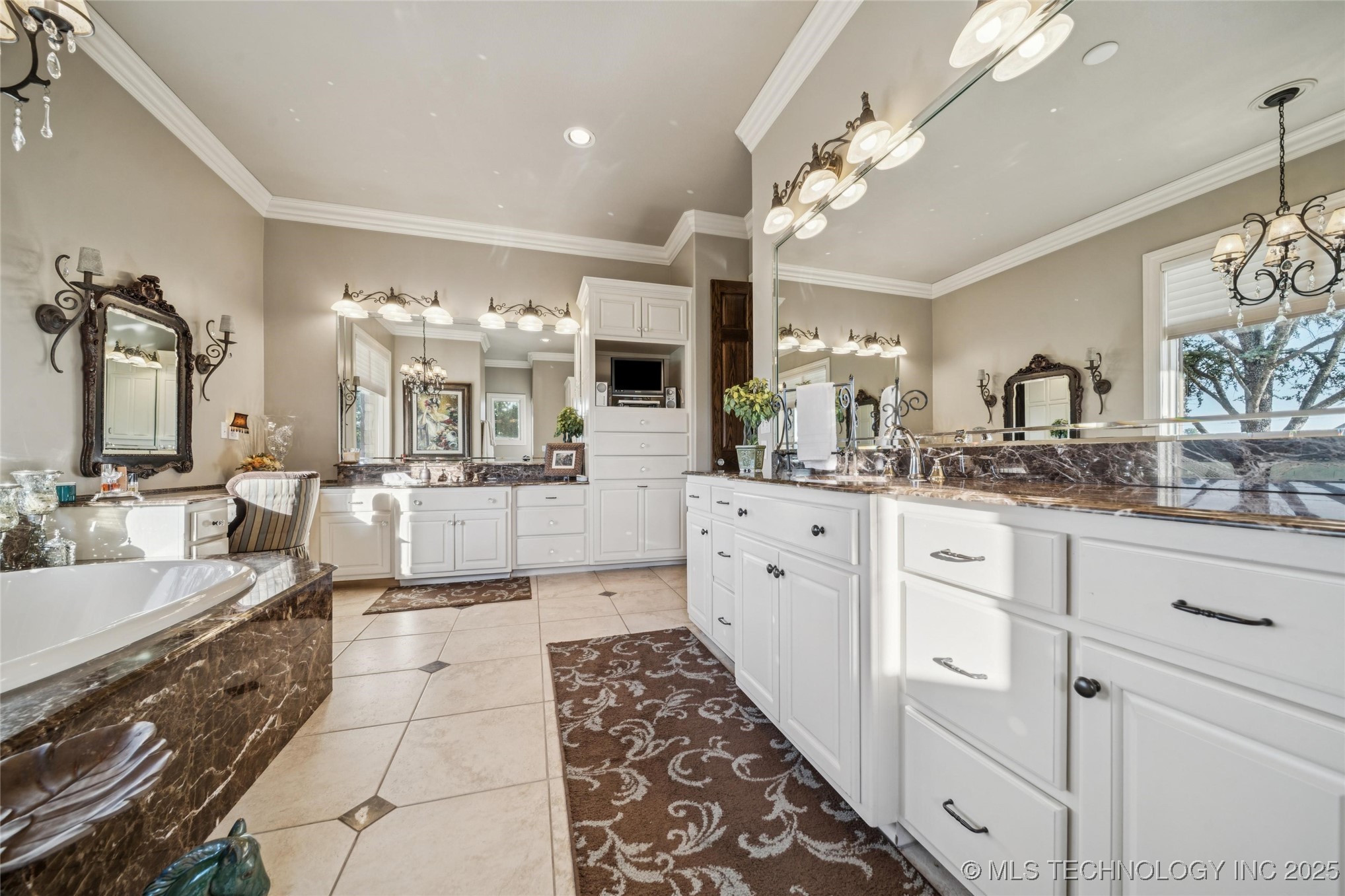 Mounds, Oklahoma, 74047, United States, 4 Bedrooms Bedrooms, ,6 BathroomsBathrooms,Residential,For Sale,1960960