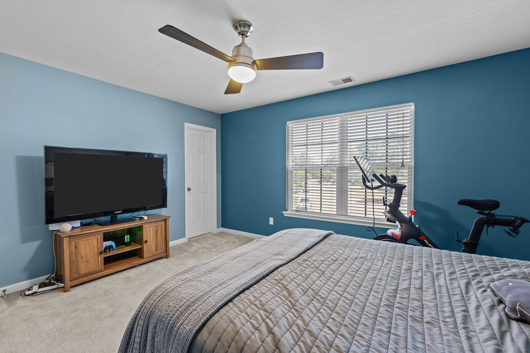  6823 Watch Harbour Circle, Hayes, VA 23072 - 物件實景