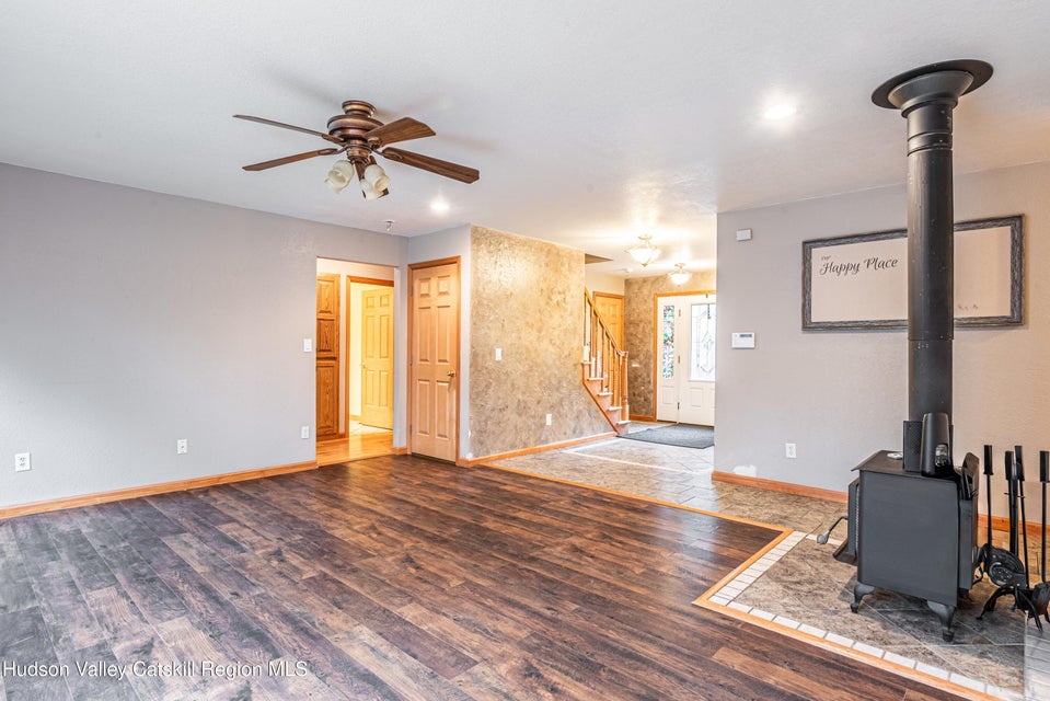 Saugerties, New York, 12477, United States, 4 Bedrooms Bedrooms, ,4 BathroomsBathrooms,Residential,For Sale,1928425