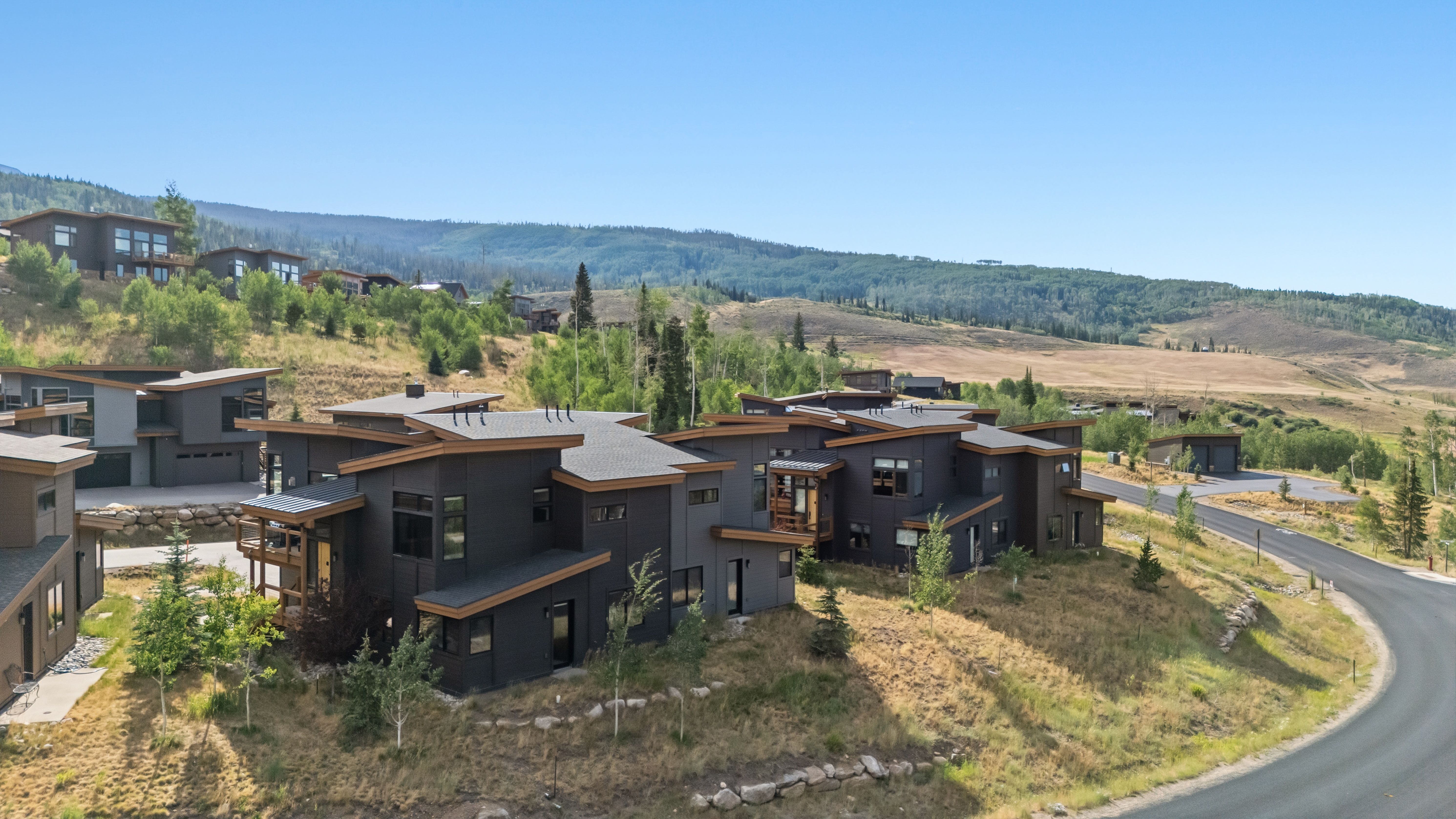  Beautifully Furnished Duplex in Highly Sought After Summit Sky Ranch Community - 物件實景