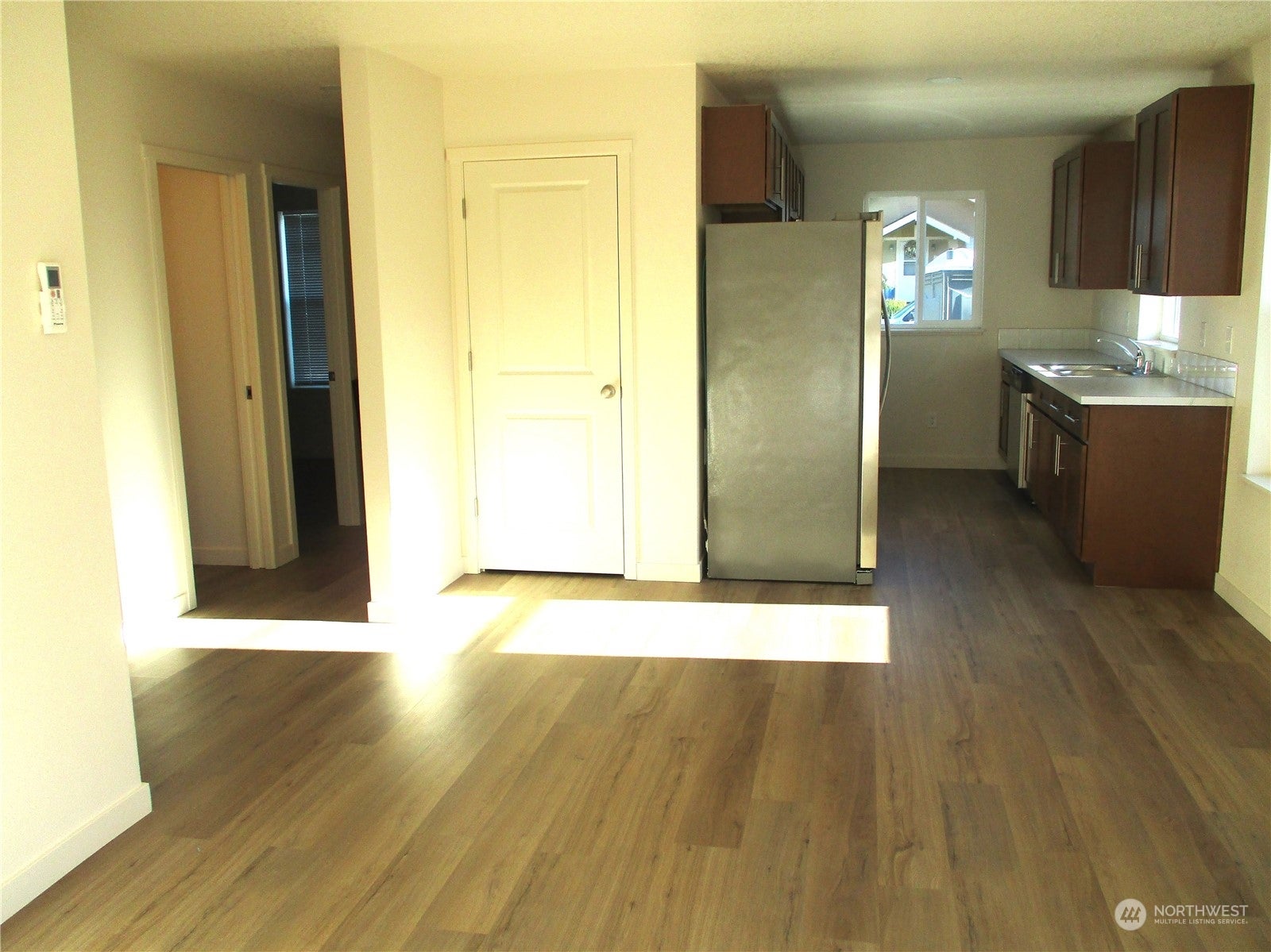 Kelso, Washington, 98626, United States, ,Residential,For Sale,1977091