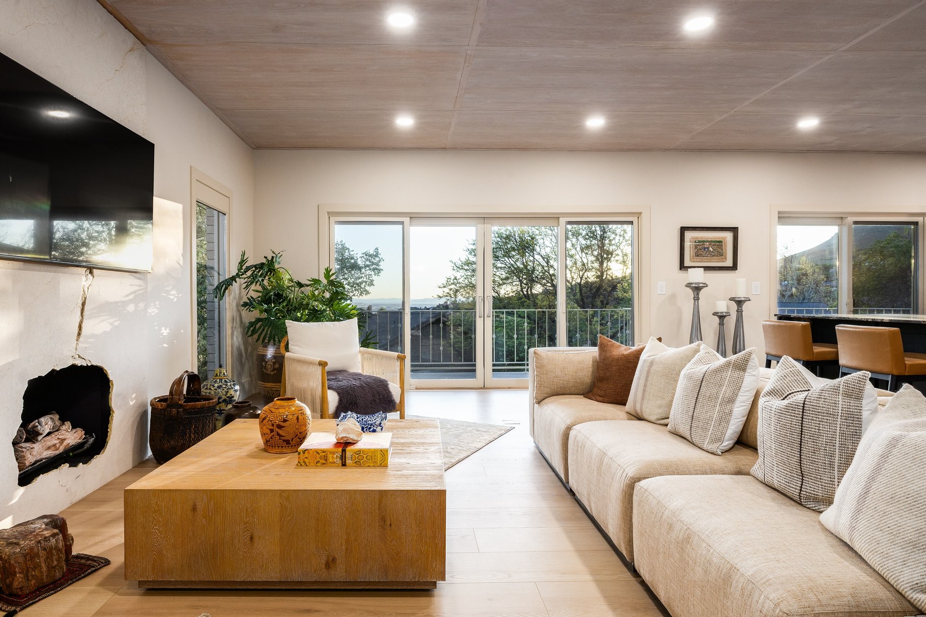  Fully Remodeled Entertainer
