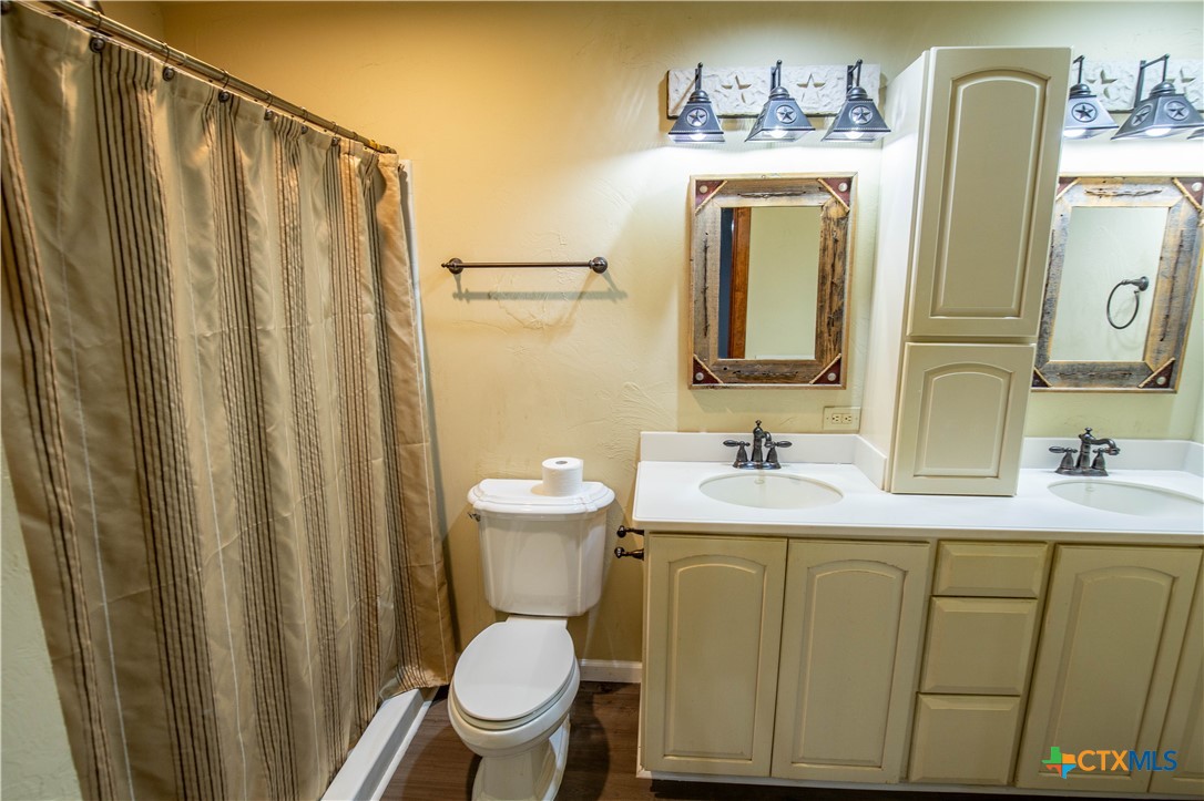 La Vernia, Texas, 78121, United States, 2 Bedrooms Bedrooms, ,3 BathroomsBathrooms,Residential,For Sale,2001735