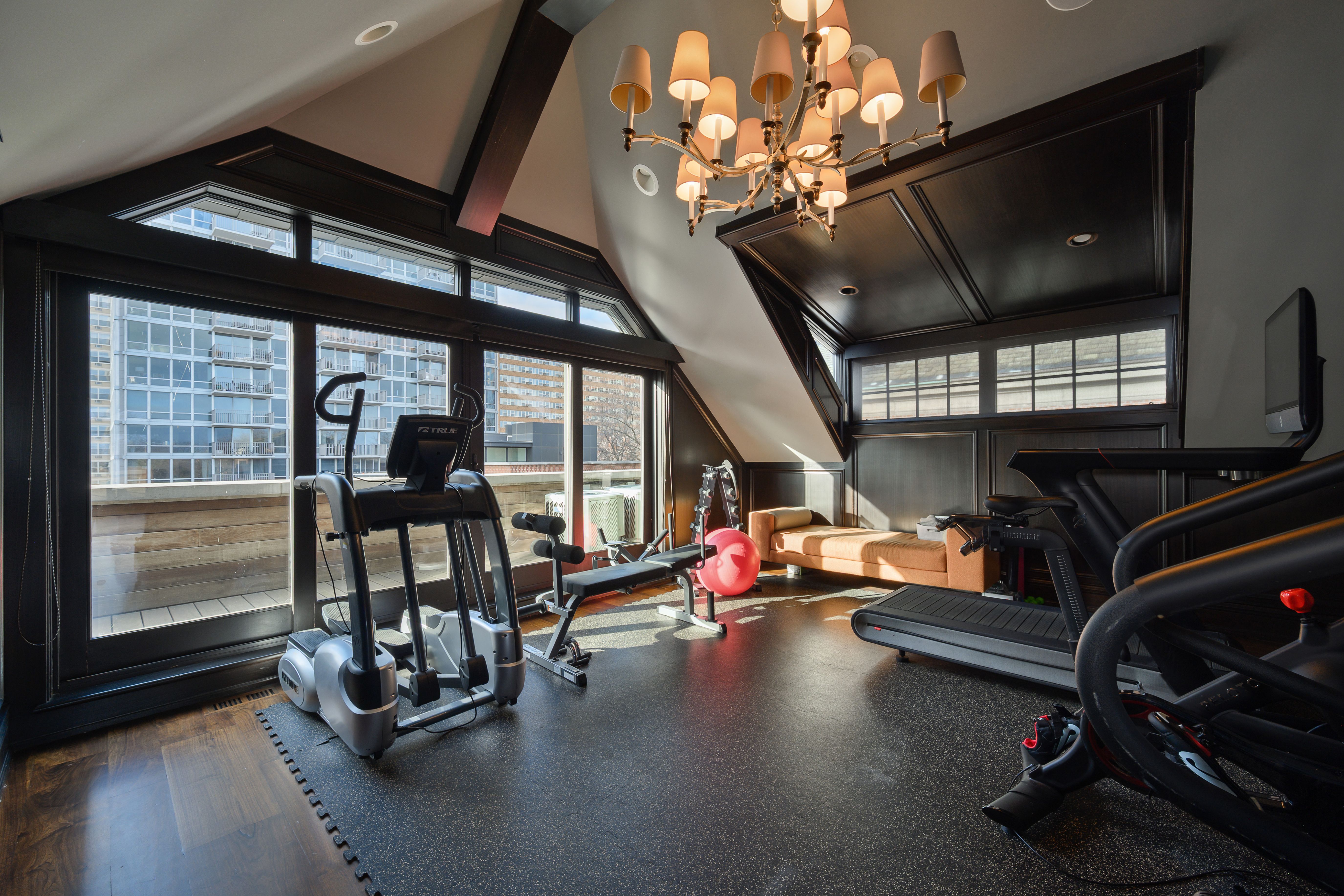  Impeccably Maintained Single-Family Residence on Lake Shore Drive - 物件實景