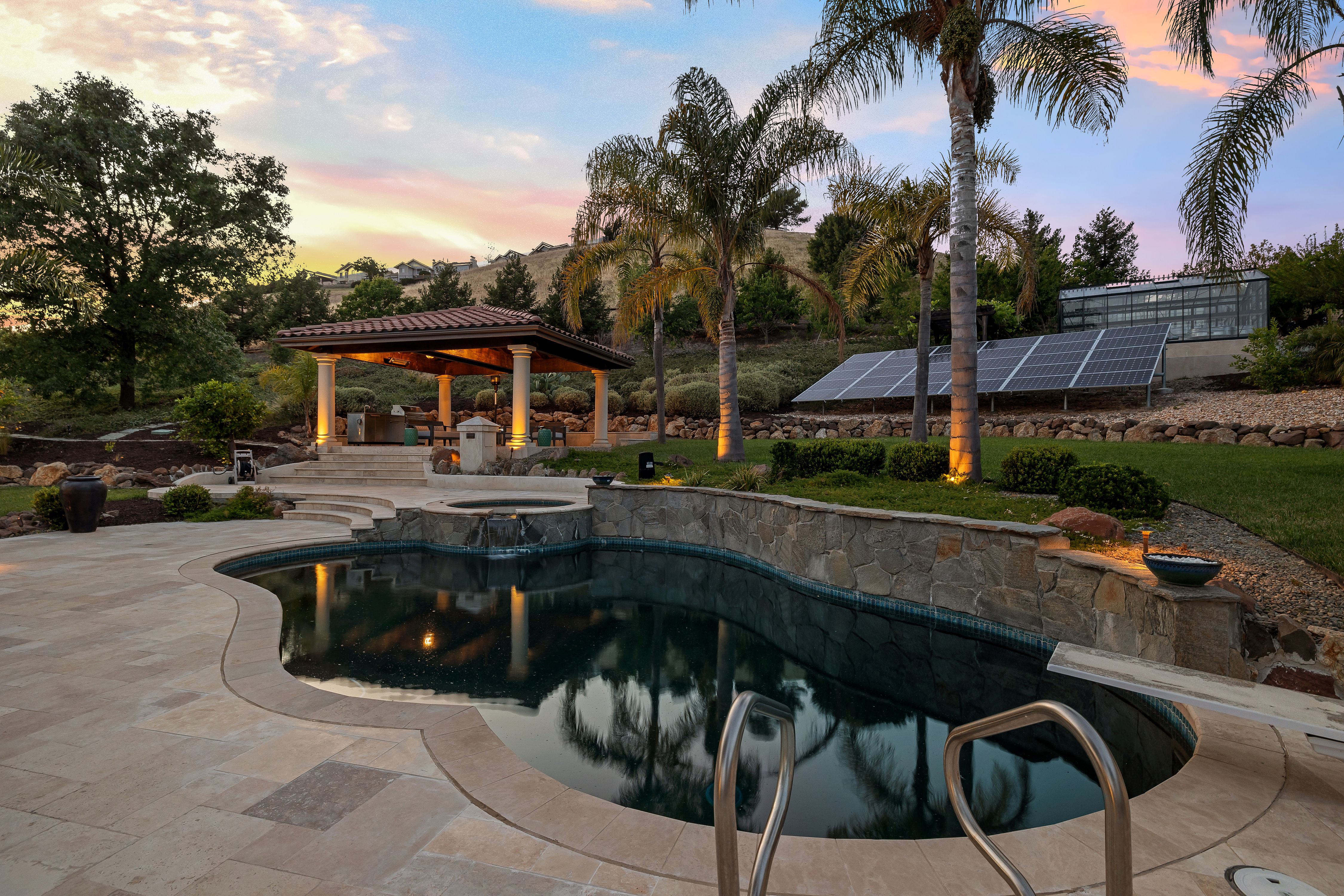  Grand Mediterranean Estate with Private Multi-Generational Wing - 物件實景