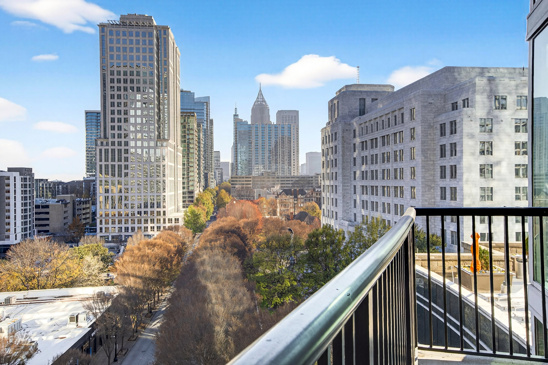  Iconic Intown Living at 1010 Midtown - 物件實景