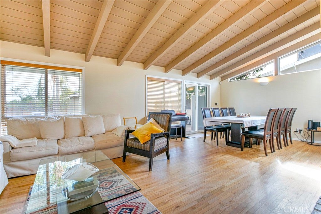 Granada Hills, California, 91344, United States, 3 Bedrooms Bedrooms, ,2 BathroomsBathrooms,Residential,For Sale,1940925