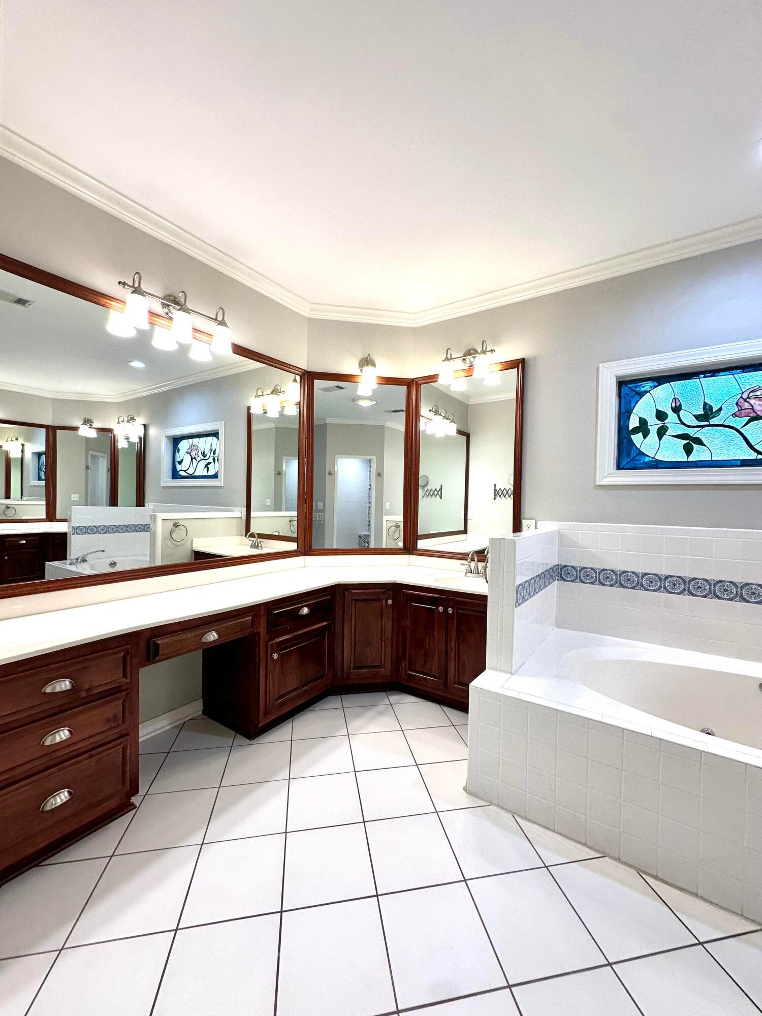 Tupelo, Mississippi, 38804, United States, 4 Bedrooms Bedrooms, ,4 BathroomsBathrooms,Residential,For Sale,1961666