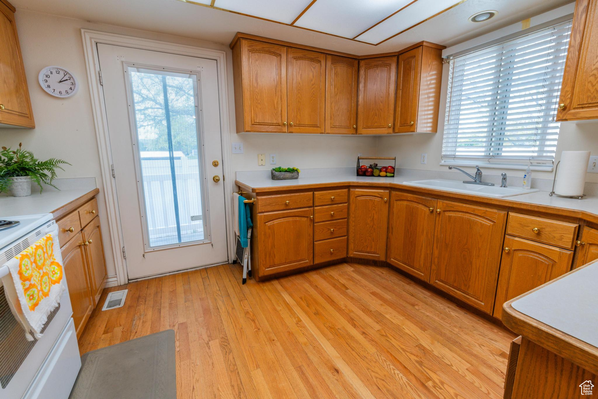 Orem, Utah, 84057, United States, 5 Bedrooms Bedrooms, ,2 BathroomsBathrooms,Residential,For Sale,1960499