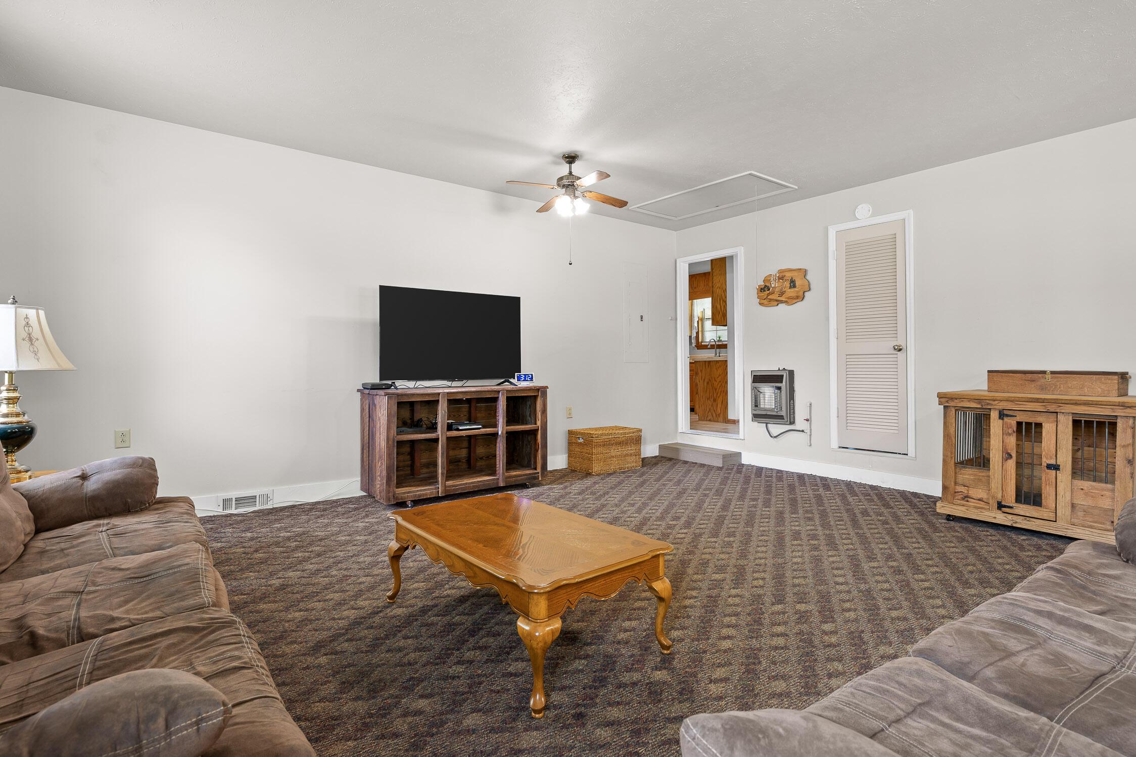 Ringgold, Georgia, 30736, United States, 6 Bedrooms Bedrooms, ,4 BathroomsBathrooms,Residential,For Sale,1927456