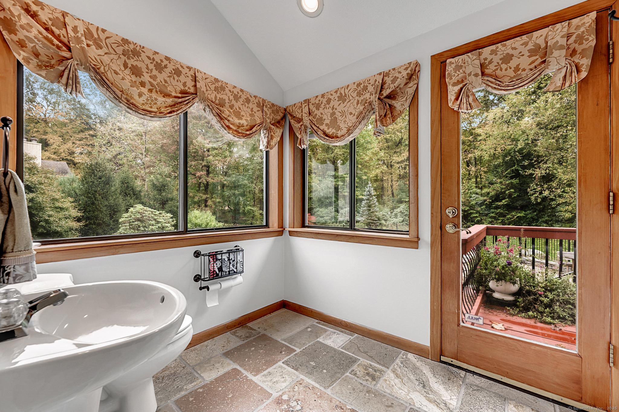 Avon, Connecticut, 06001, United States, 5 Bedrooms Bedrooms, ,6 BathroomsBathrooms,Residential,For Sale,1982009