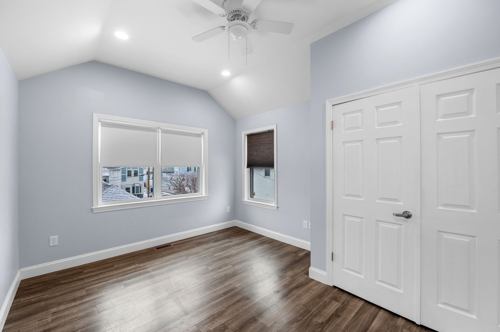 Revere, Massachusetts, 02151, United States, 2 Bedrooms Bedrooms, ,3 BathroomsBathrooms,Residential,For Sale,2008626