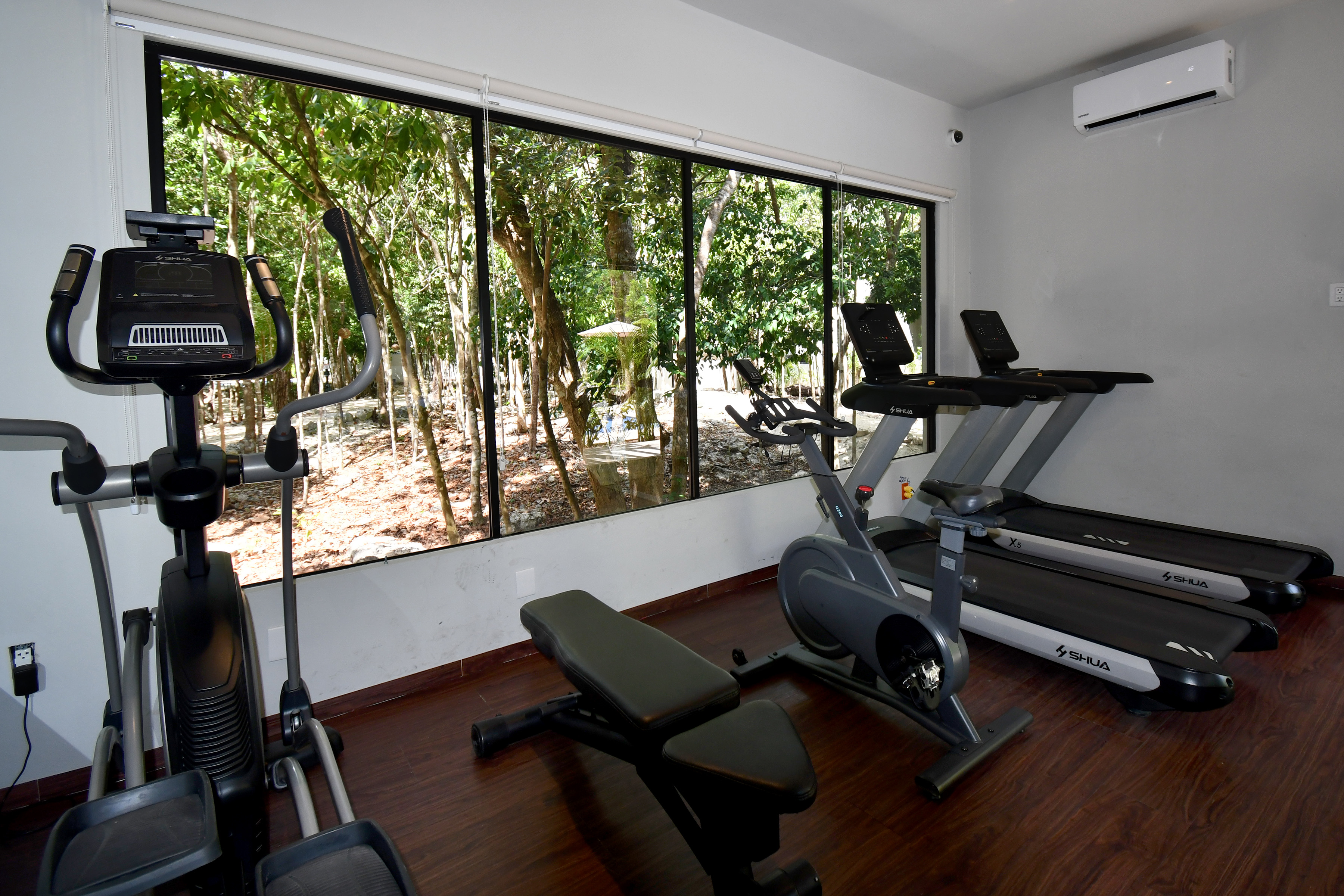  Comfort and Convenience in an Expansive Three-Bedroom Residence - 物件實景