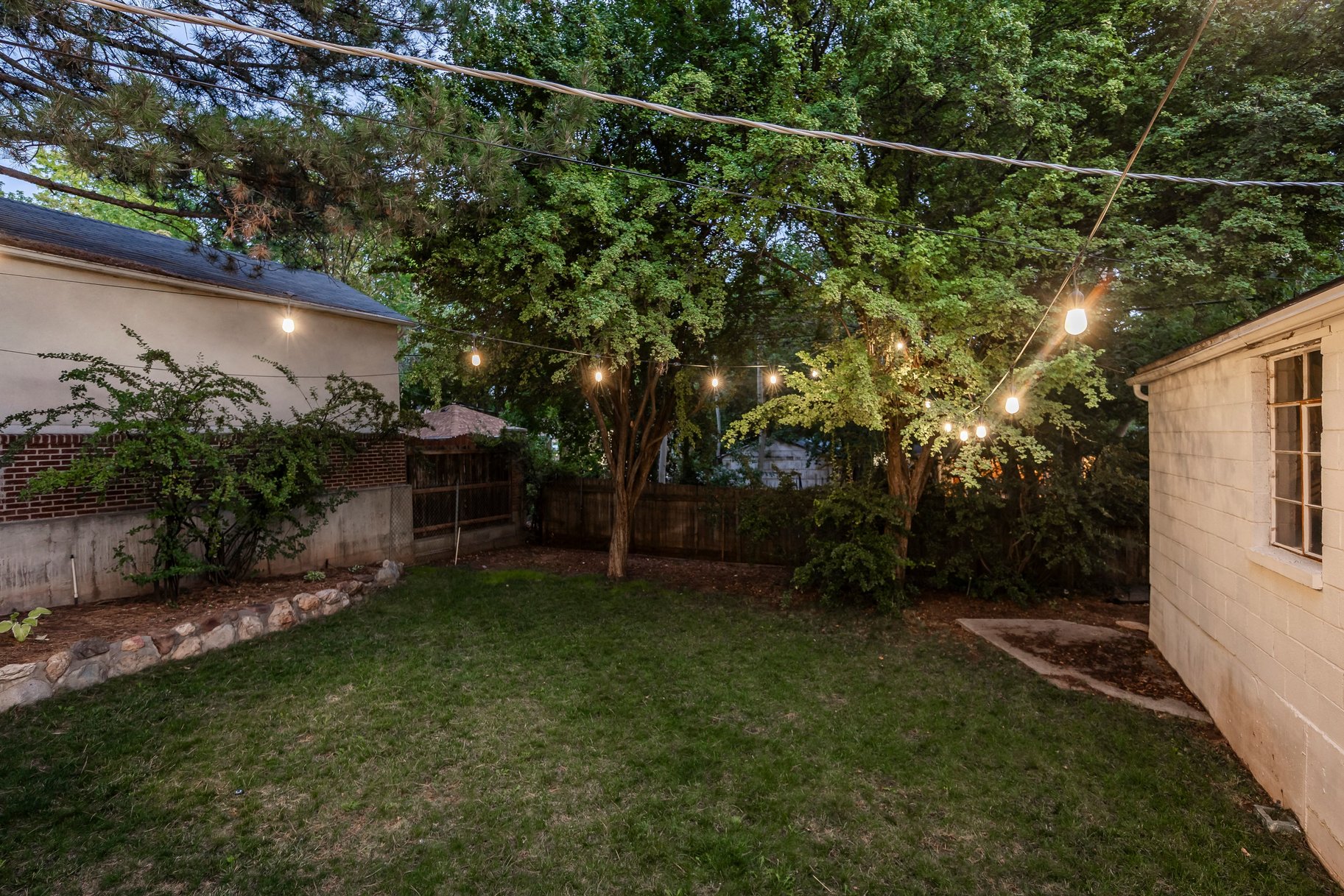  Remodeled Rambler with Outside Basement Entrance - 物件實景