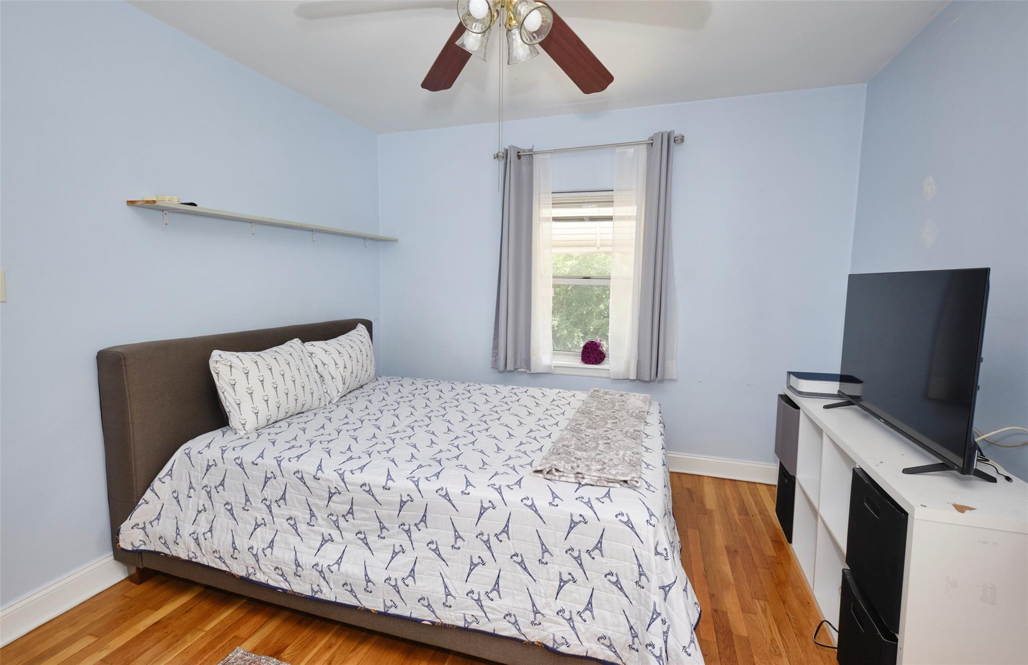 Bronx, New York, 10469, United States, 3 Bedrooms Bedrooms, ,3 BathroomsBathrooms,Residential,For Sale,1907076