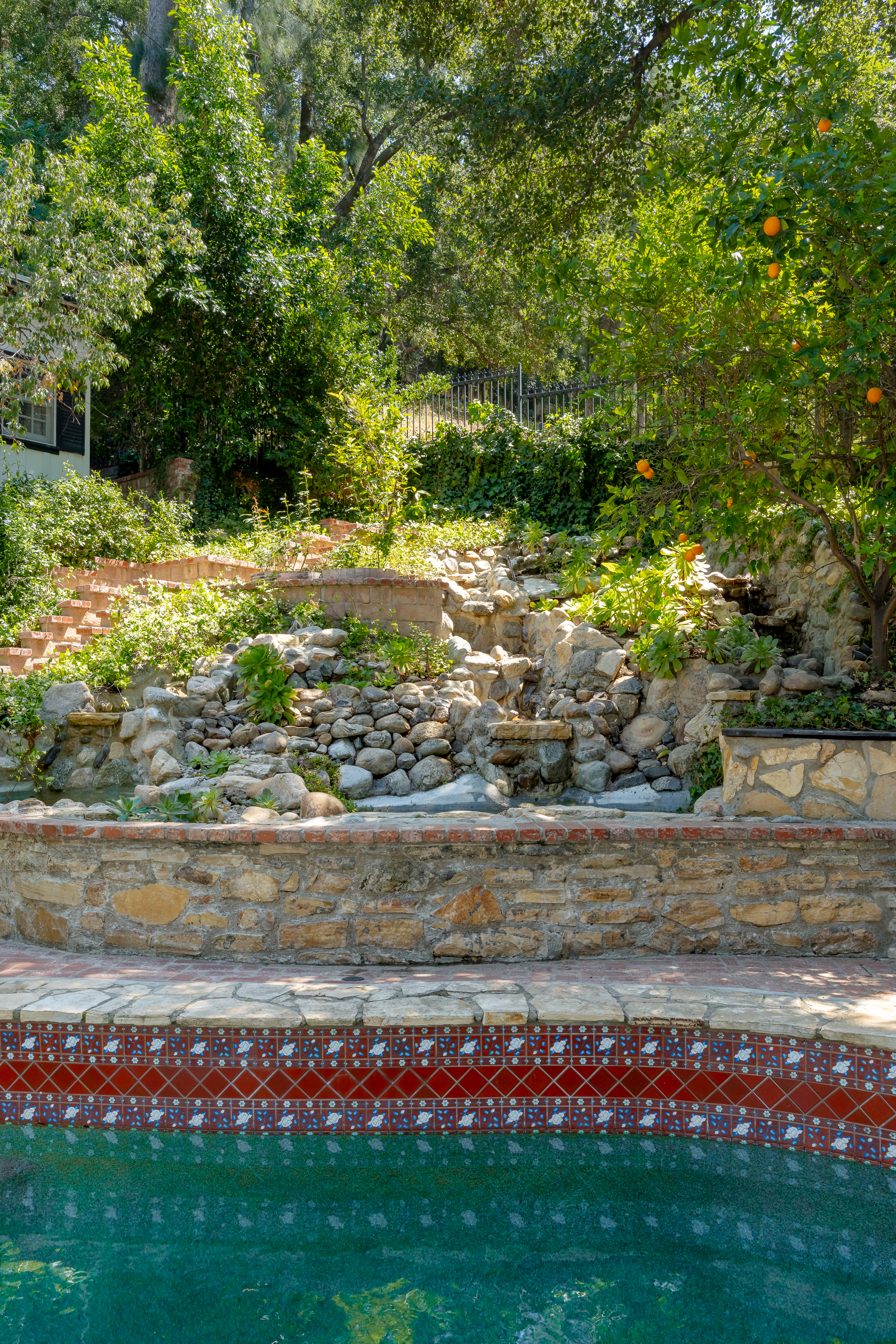  4650 Encino Avenue - 物件實景