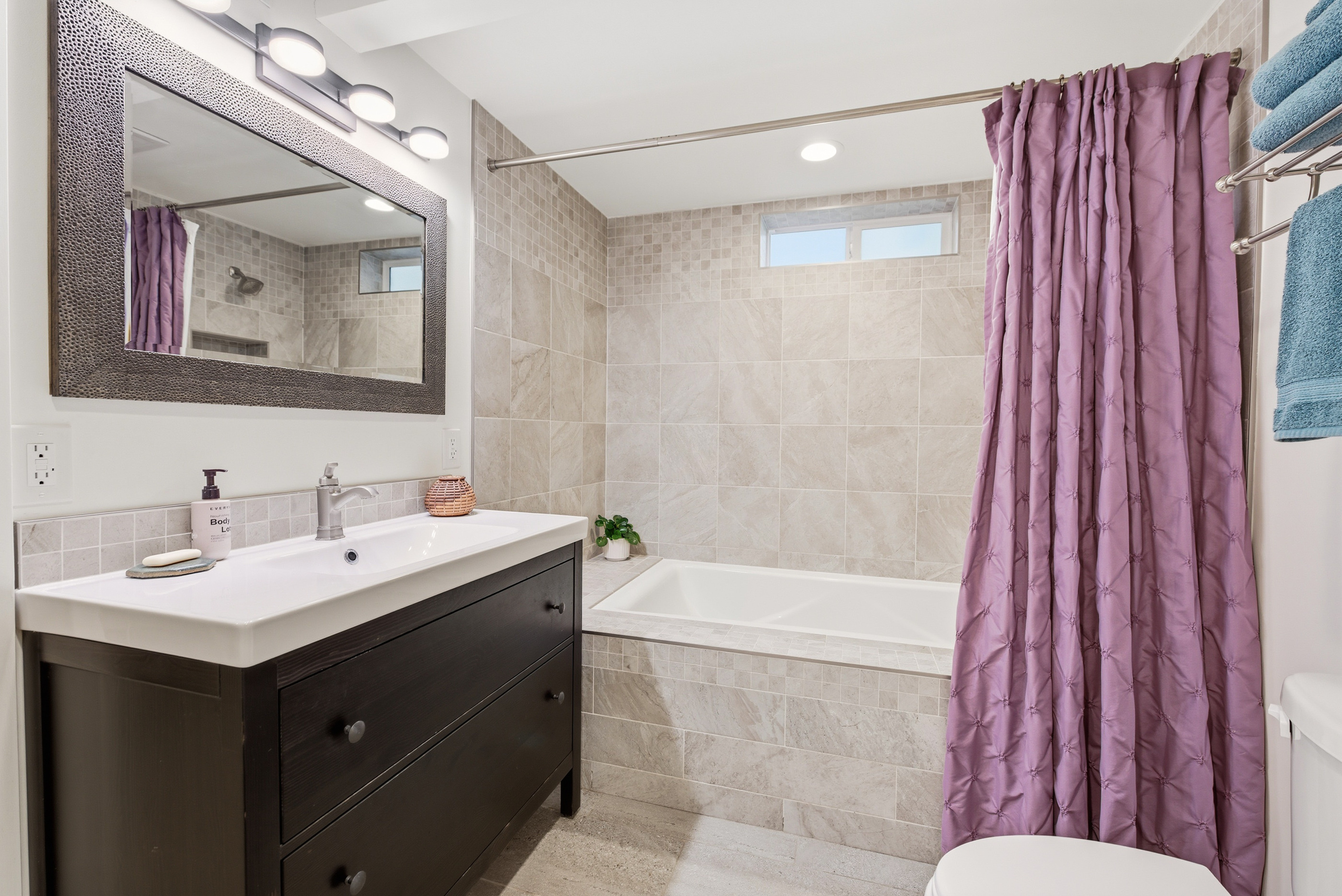  502 Fernwood Pacific Dr - 物件實景