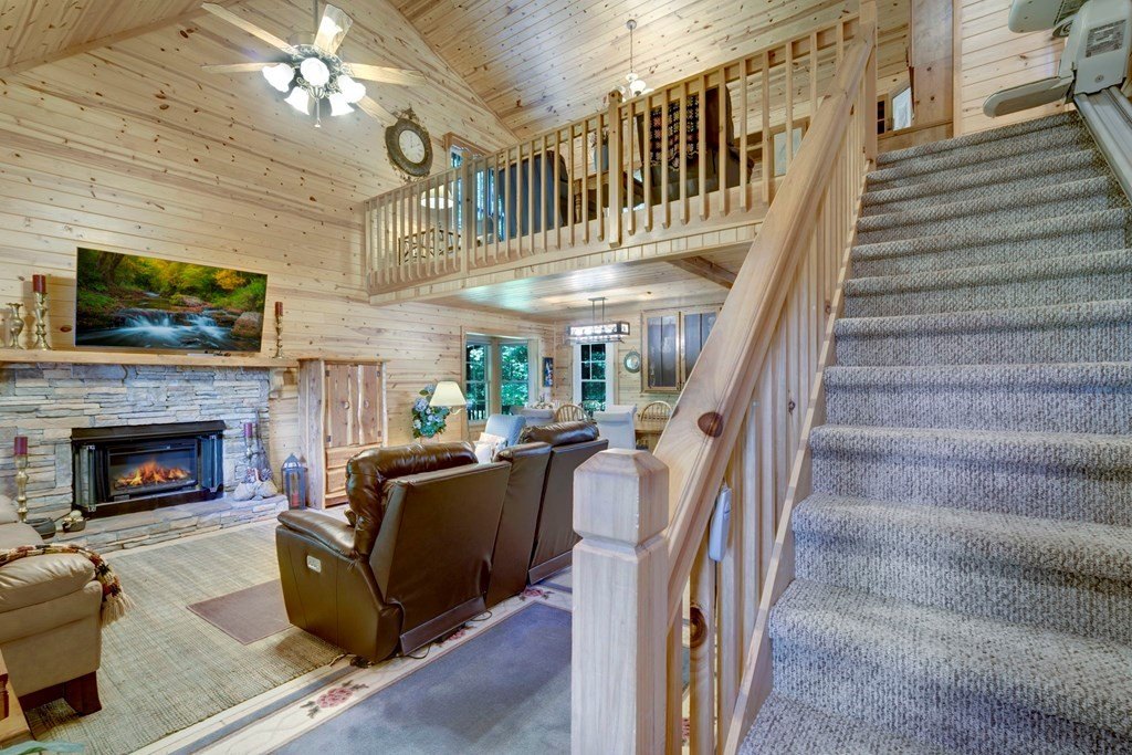 Hiawassee, Georgia, 30546, United States, 2 Bedrooms Bedrooms, ,3 BathroomsBathrooms,Residential,For Sale,1920293