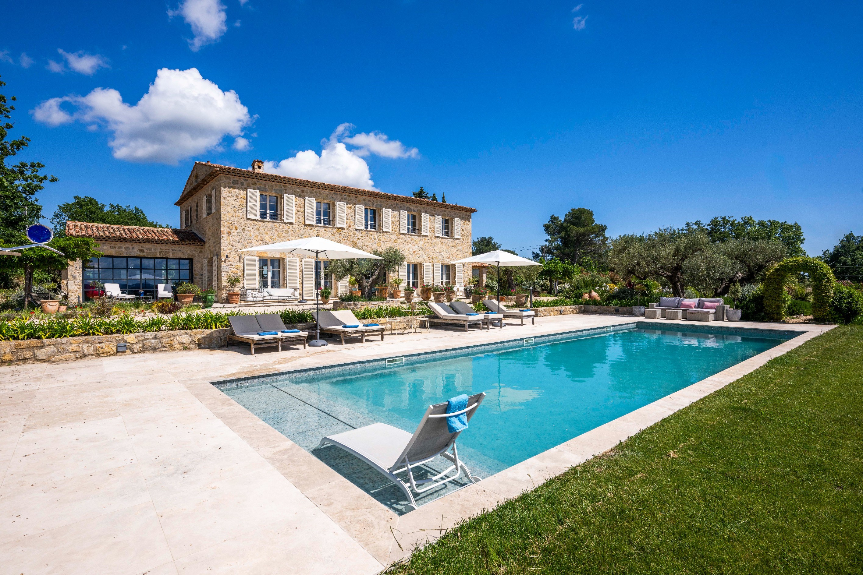  Exquisite stone bastide with panoramic views near Terre Blanche golf in Tourret… - 物件實景