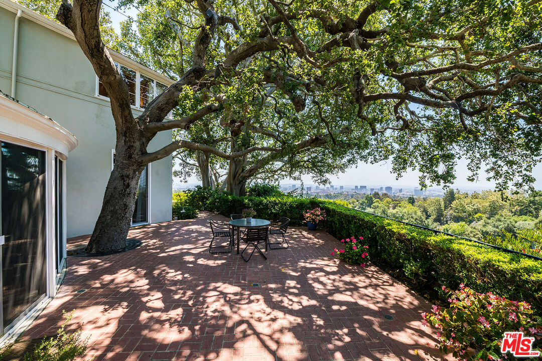 Los Angeles, California, 90077, United States, 7 Bedrooms Bedrooms, ,6 BathroomsBathrooms,Residential,For Sale,1819954