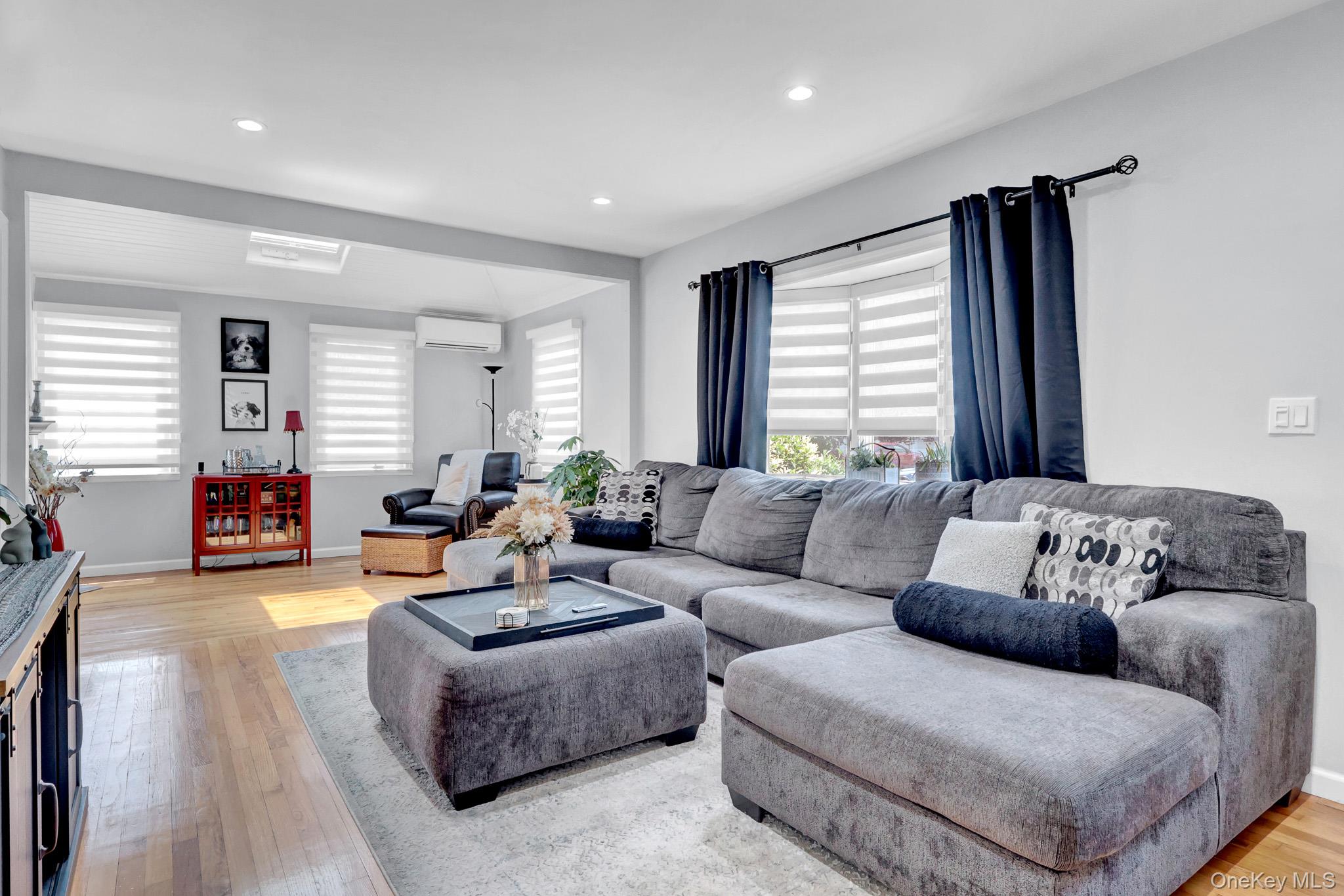  31 Locust Avenue E, Farmingdale, NY, 11735 - 物件實景