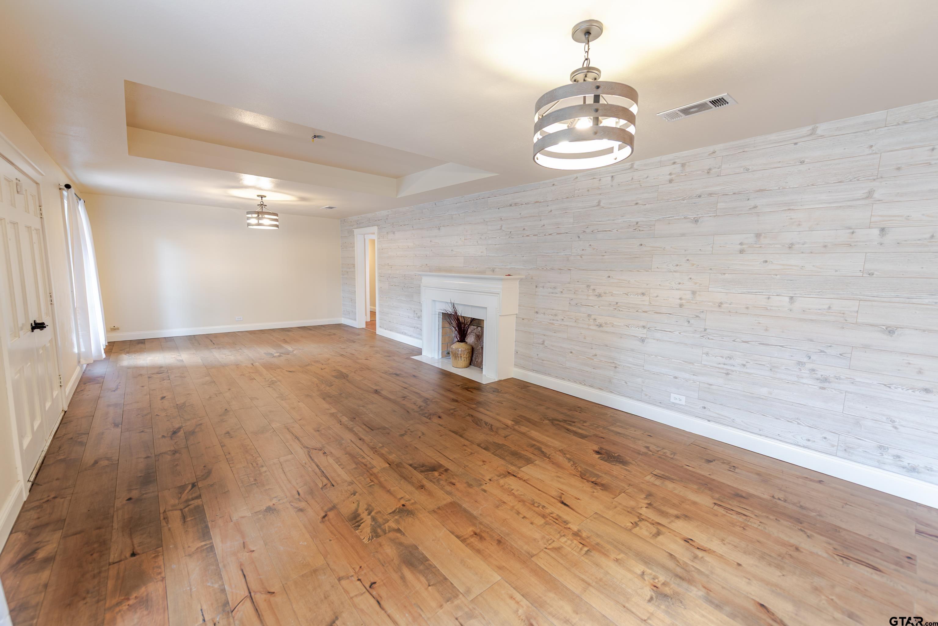 Mount Pleasant, Texas, 75455, United States, 5 Bedrooms Bedrooms, ,4 BathroomsBathrooms,Residential,For Sale,1975912