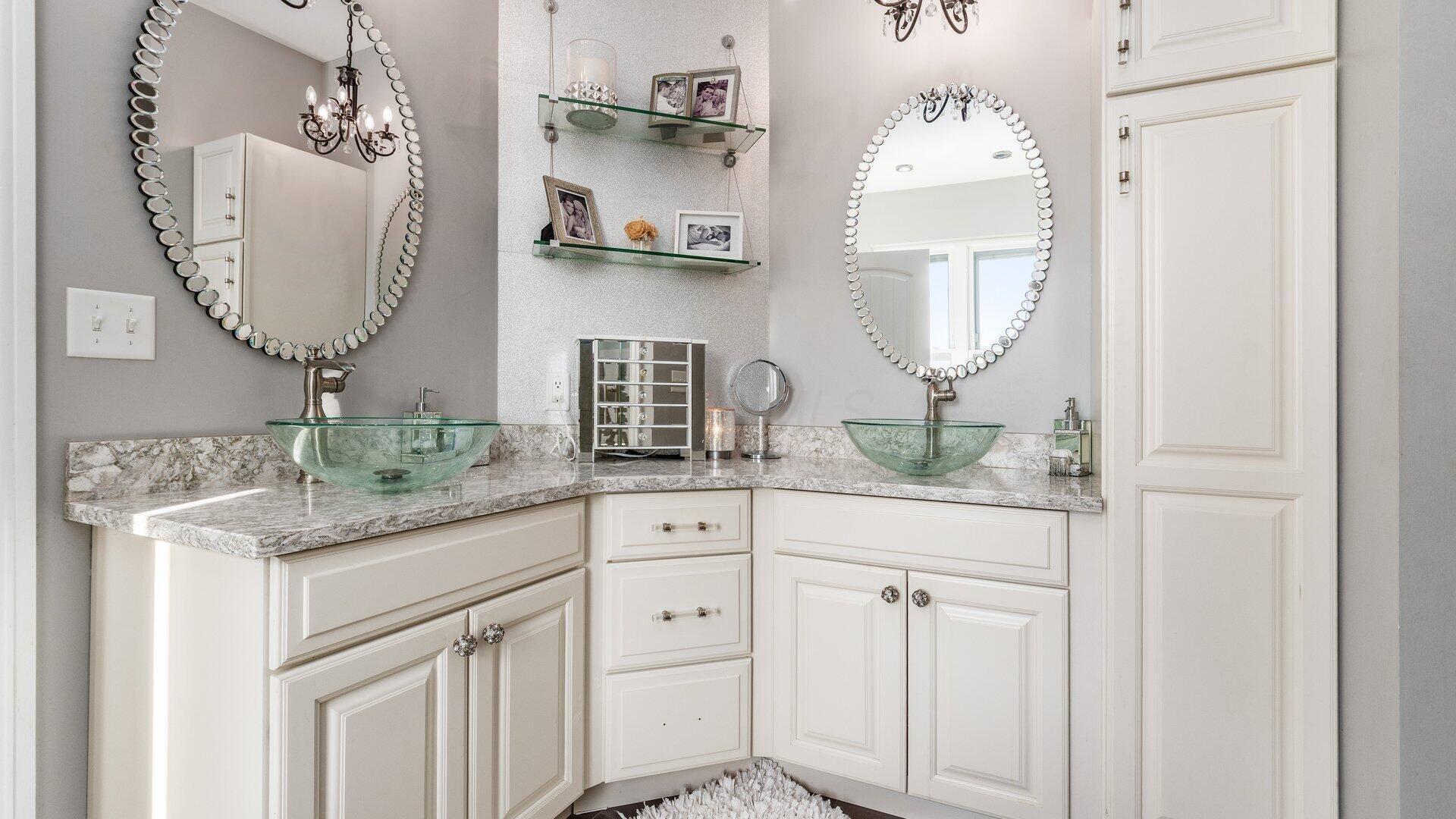 Hebron, Ohio, 43025, United States, 5 Bedrooms Bedrooms, ,5 BathroomsBathrooms,Residential,For Sale,1988631