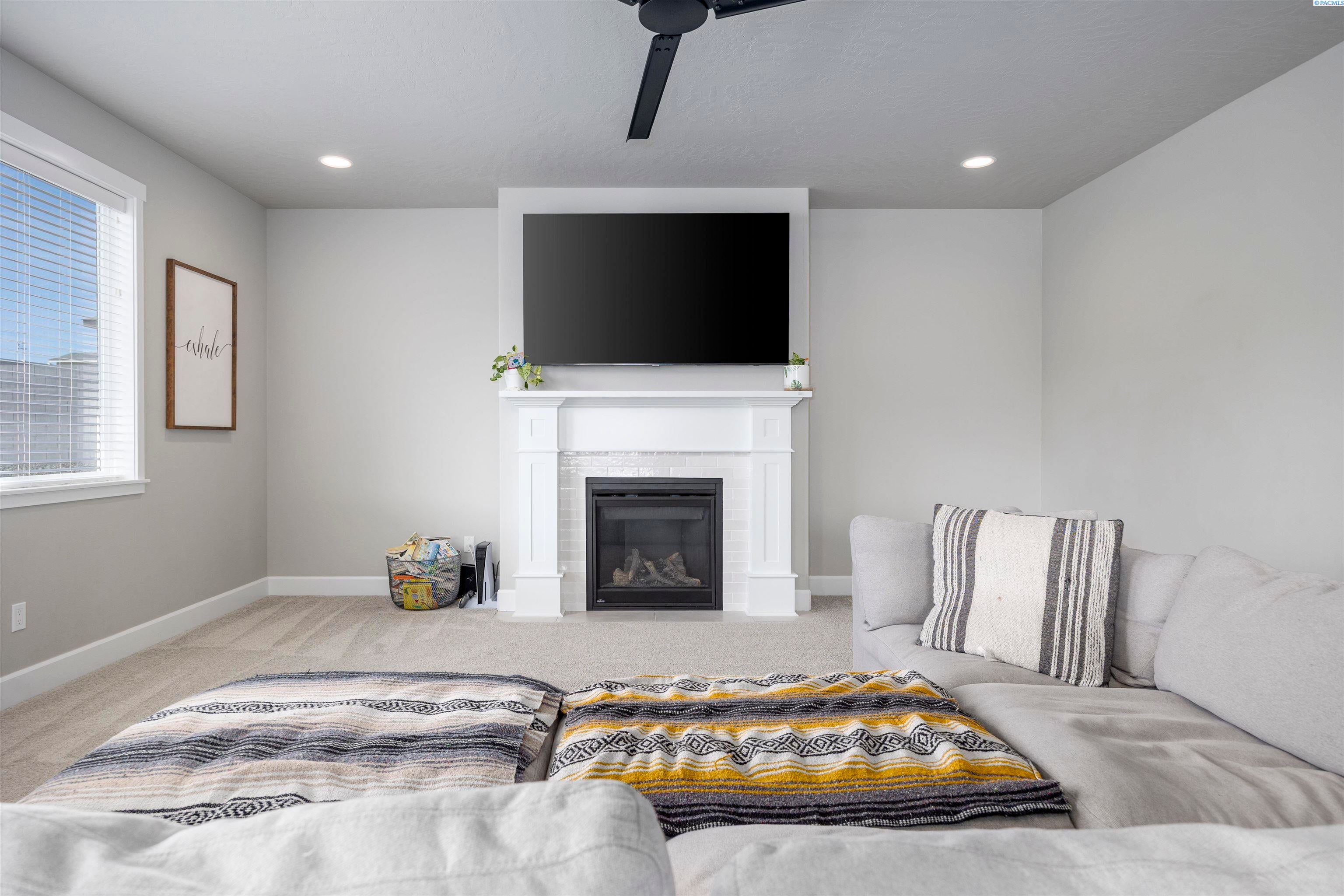 Kennewick, Washington, 99338, United States, 5 Bedrooms Bedrooms, ,3 BathroomsBathrooms,Residential,For Sale,1984207