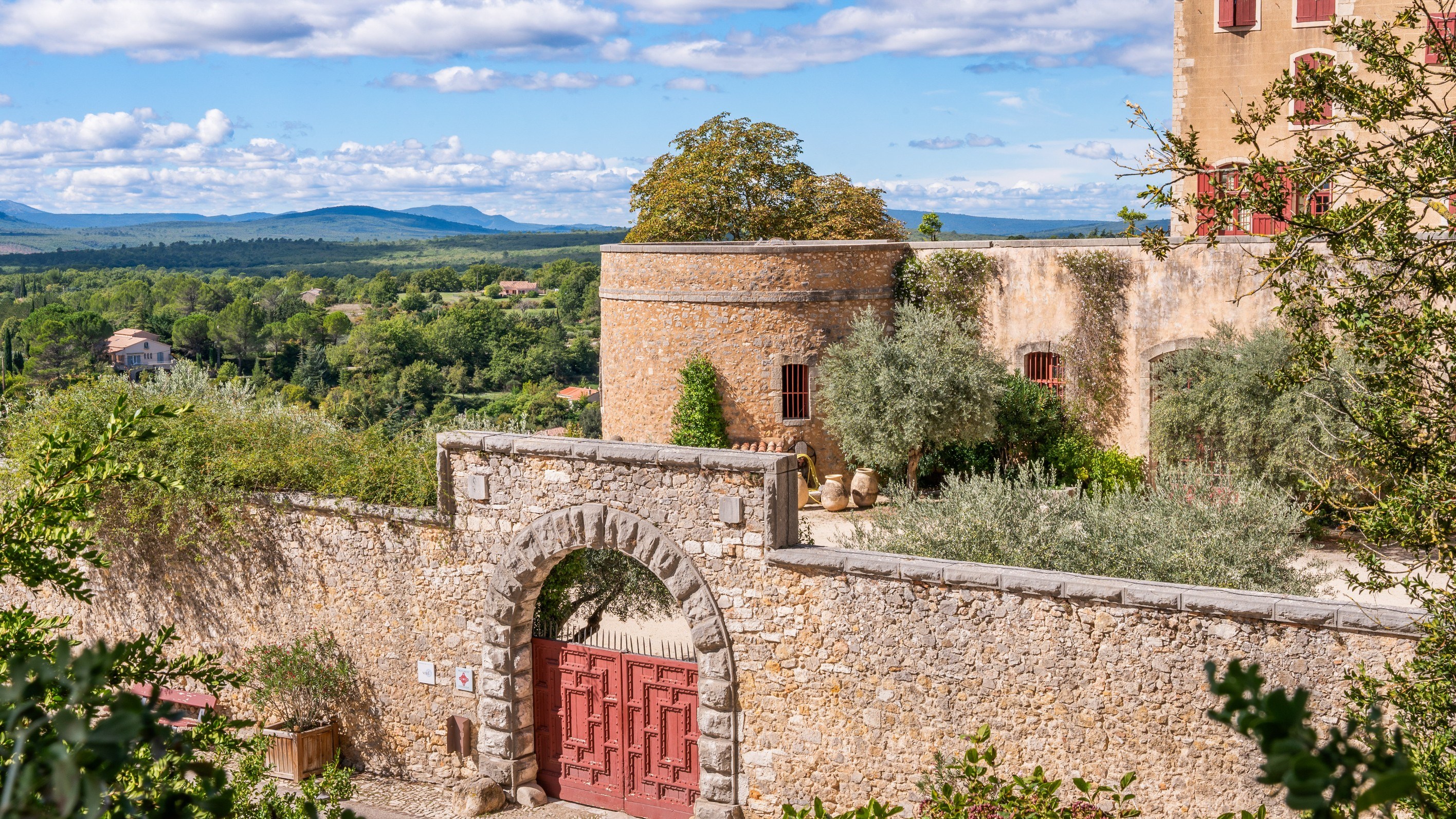  Exceptional Château in Provence – Elegance, History & Refinement - 物件實景