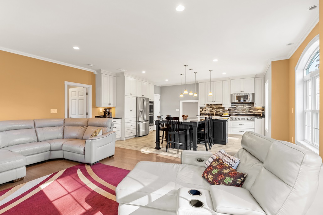 Billerica, Massachusetts, 01821, United States, 4 Bedrooms Bedrooms, ,4 BathroomsBathrooms,Residential,For Sale,1935395