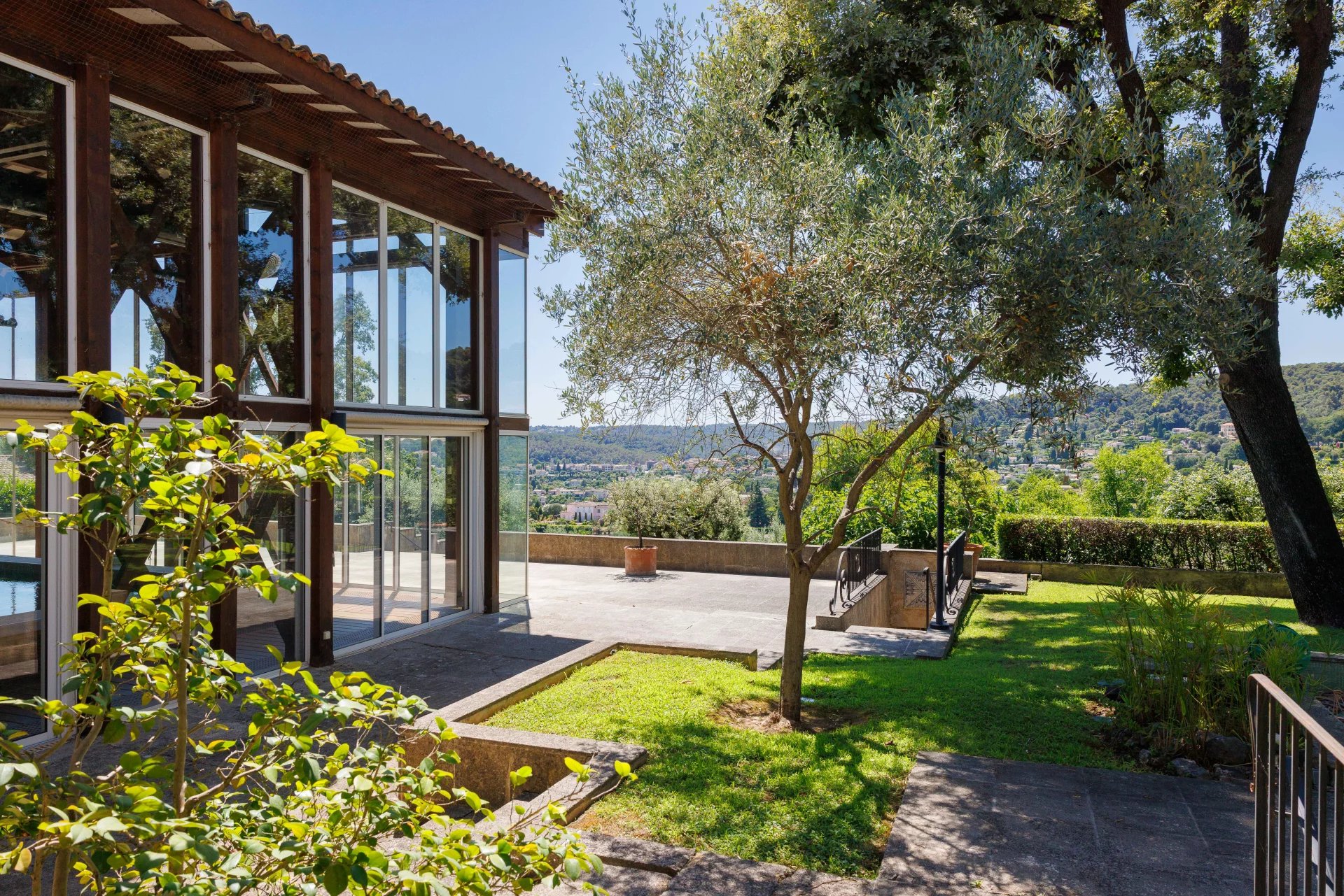 Saint-Paul-de-Vence, Provence-Alpes-Côte d’Azur, 06570, FR, 5 Bedrooms Bedrooms, ,Residential,For Sale,1895395