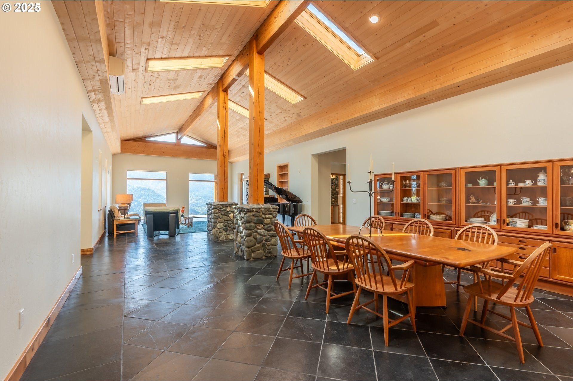 Gold Beach, Oregon, 97444, United States, 2 Bedrooms Bedrooms, ,3 BathroomsBathrooms,Residential,For Sale,1975339