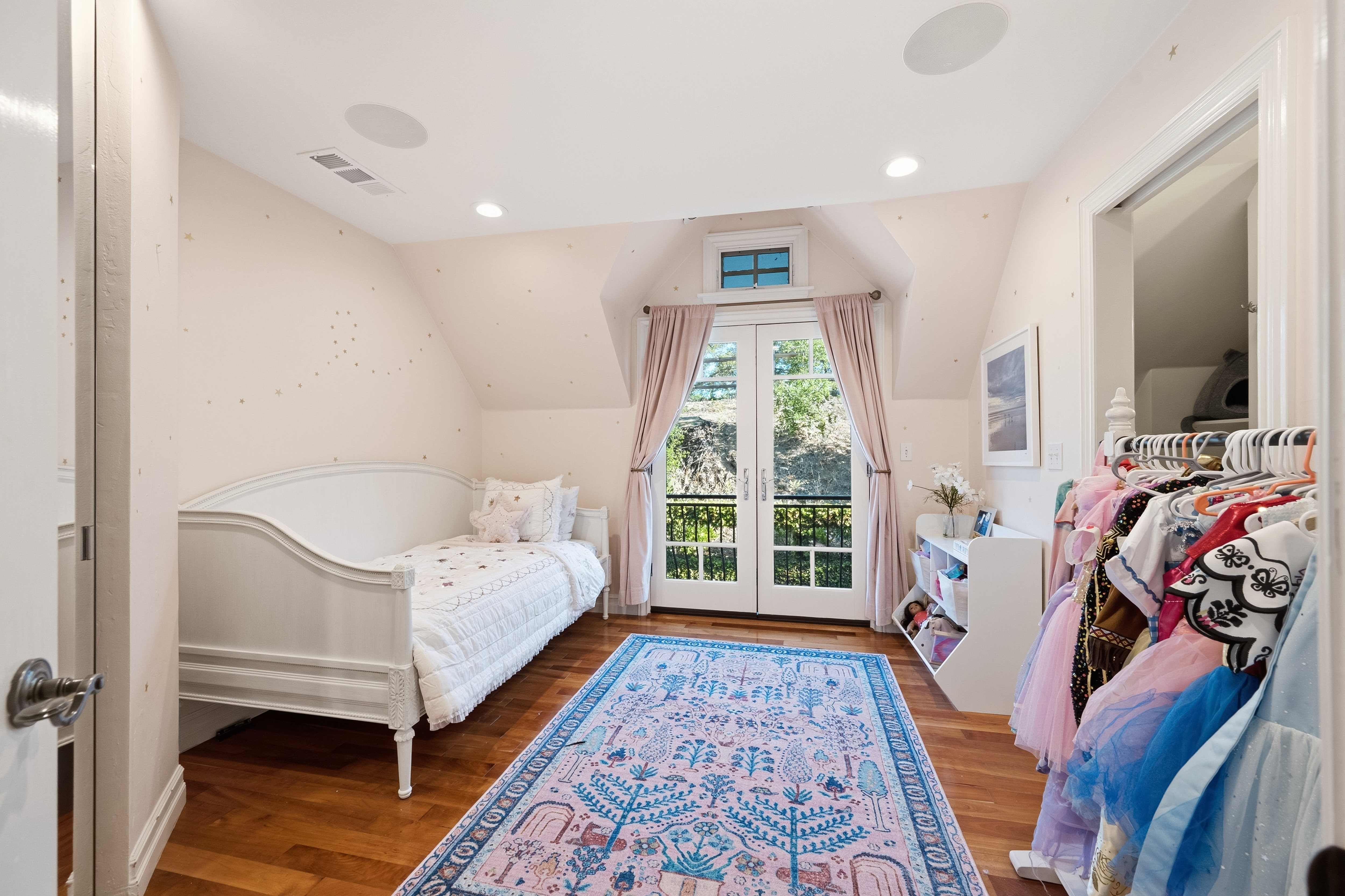  English Country Manor & Guest House on 1.7 Acres - 物件實景