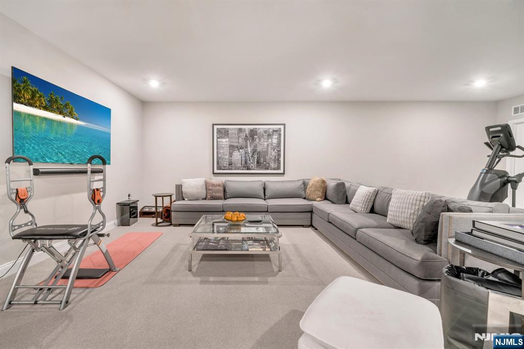 River Vale, New Jersey, 07675, United States, 3 Bedrooms Bedrooms, ,5 BathroomsBathrooms,Residential,For Sale,1906590