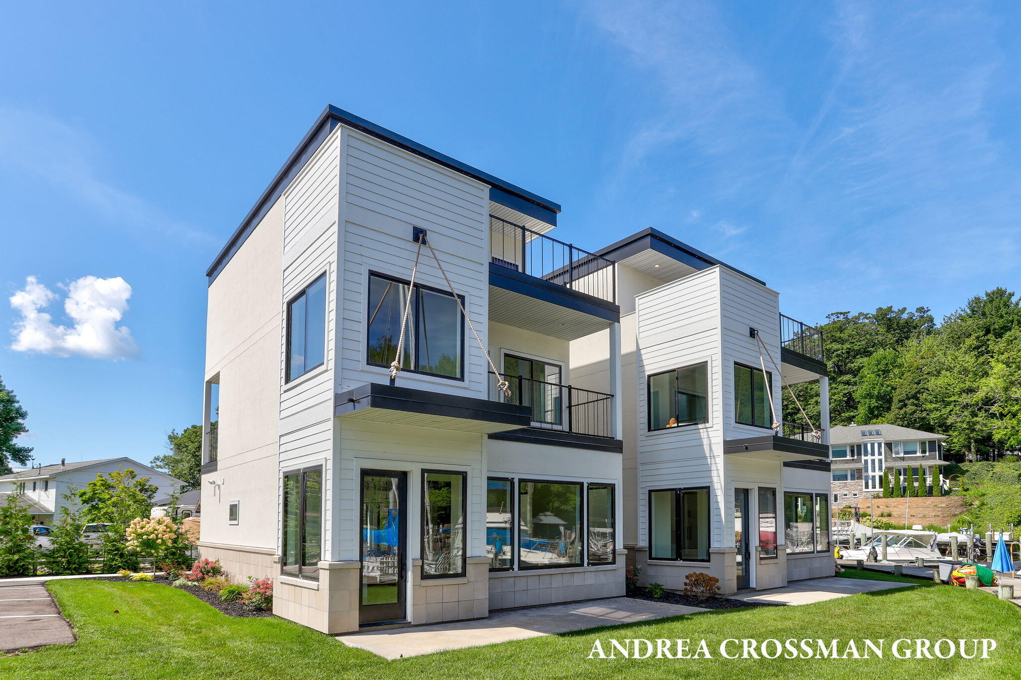 South Haven, Michigan, 49090, United States, 3 Bedrooms Bedrooms, ,3 BathroomsBathrooms,Residential,For Sale,1987512