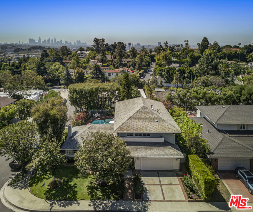 Los Angeles, California, 90027, United States, 4 Bedrooms Bedrooms, ,4 BathroomsBathrooms,Residential,For Sale,1918176
