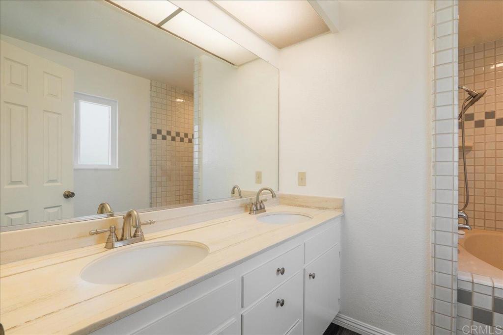 Fallbrook, California, 92028, United States, 3 Bedrooms Bedrooms, ,2 BathroomsBathrooms,Residential,For Sale,1947109