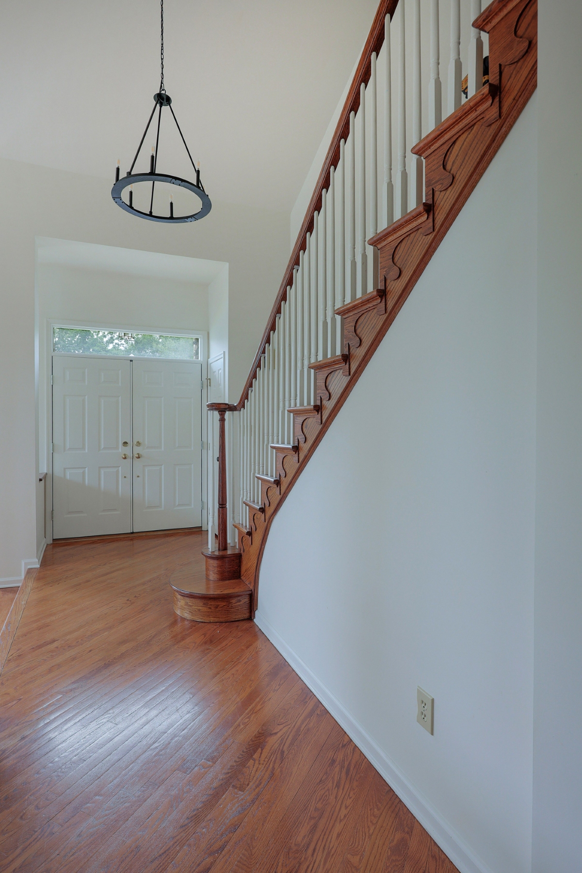  ?Carlisle? Classic Colonial Offers Timeless Charm with Modern Updates - 物件實景