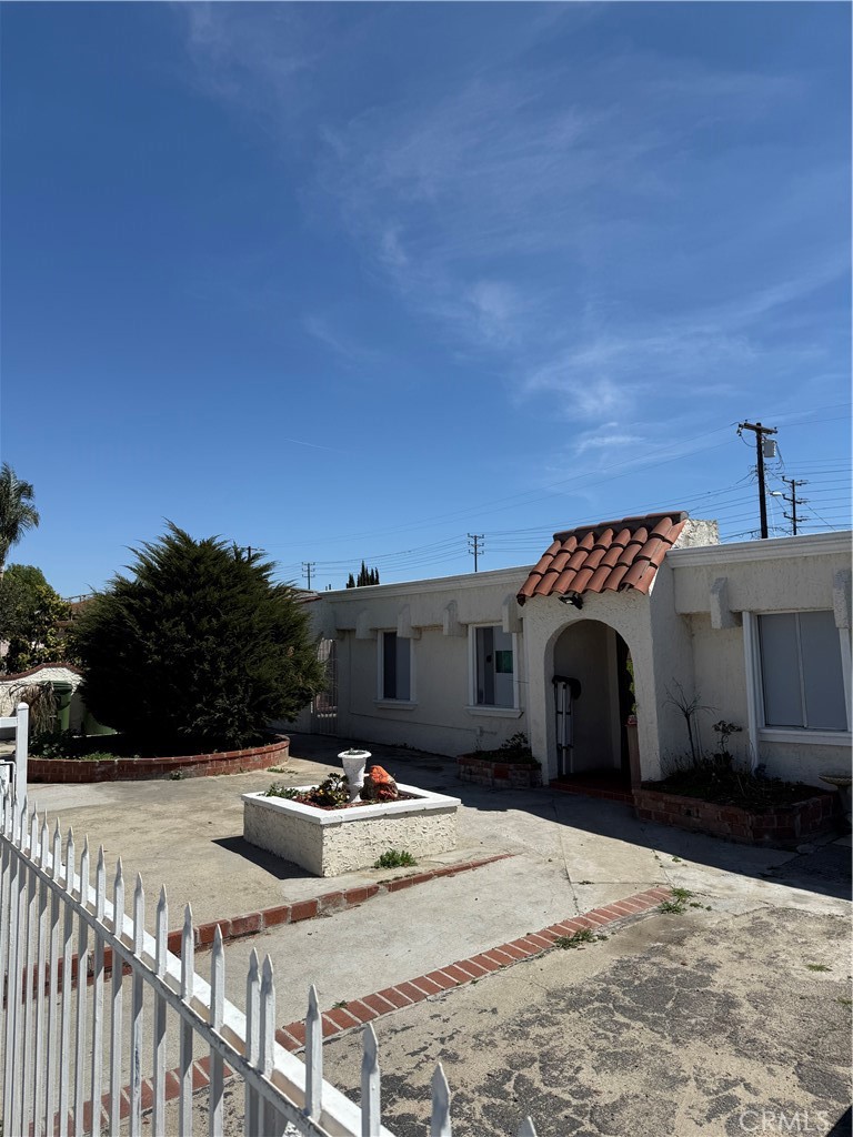 SUN VALLEY, California, 91352, United States, 4 Bedrooms Bedrooms, ,3 BathroomsBathrooms,Residential,For Sale,1837178