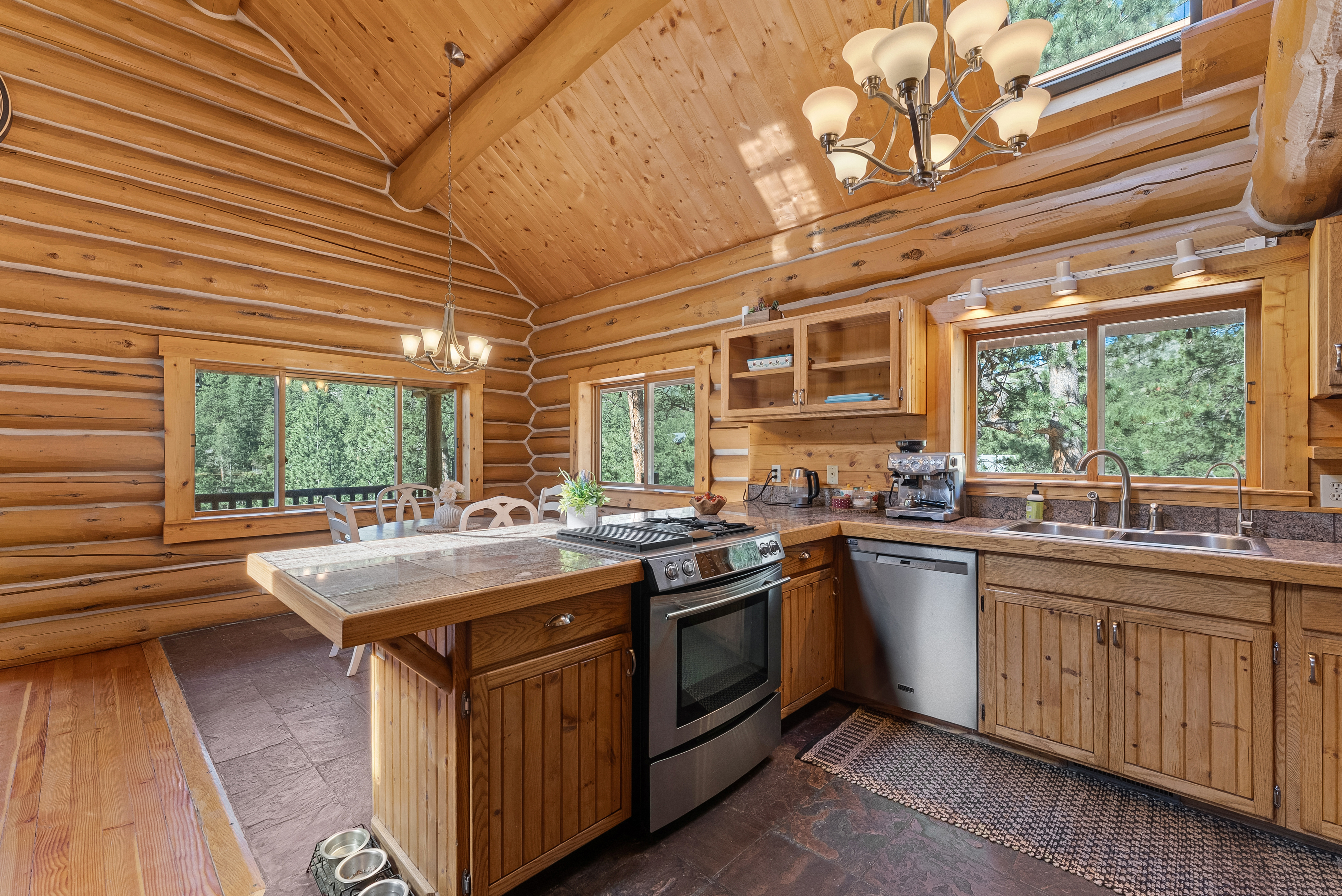 ?The River House? Is A Sanctuary Among The Pines - 物件實景