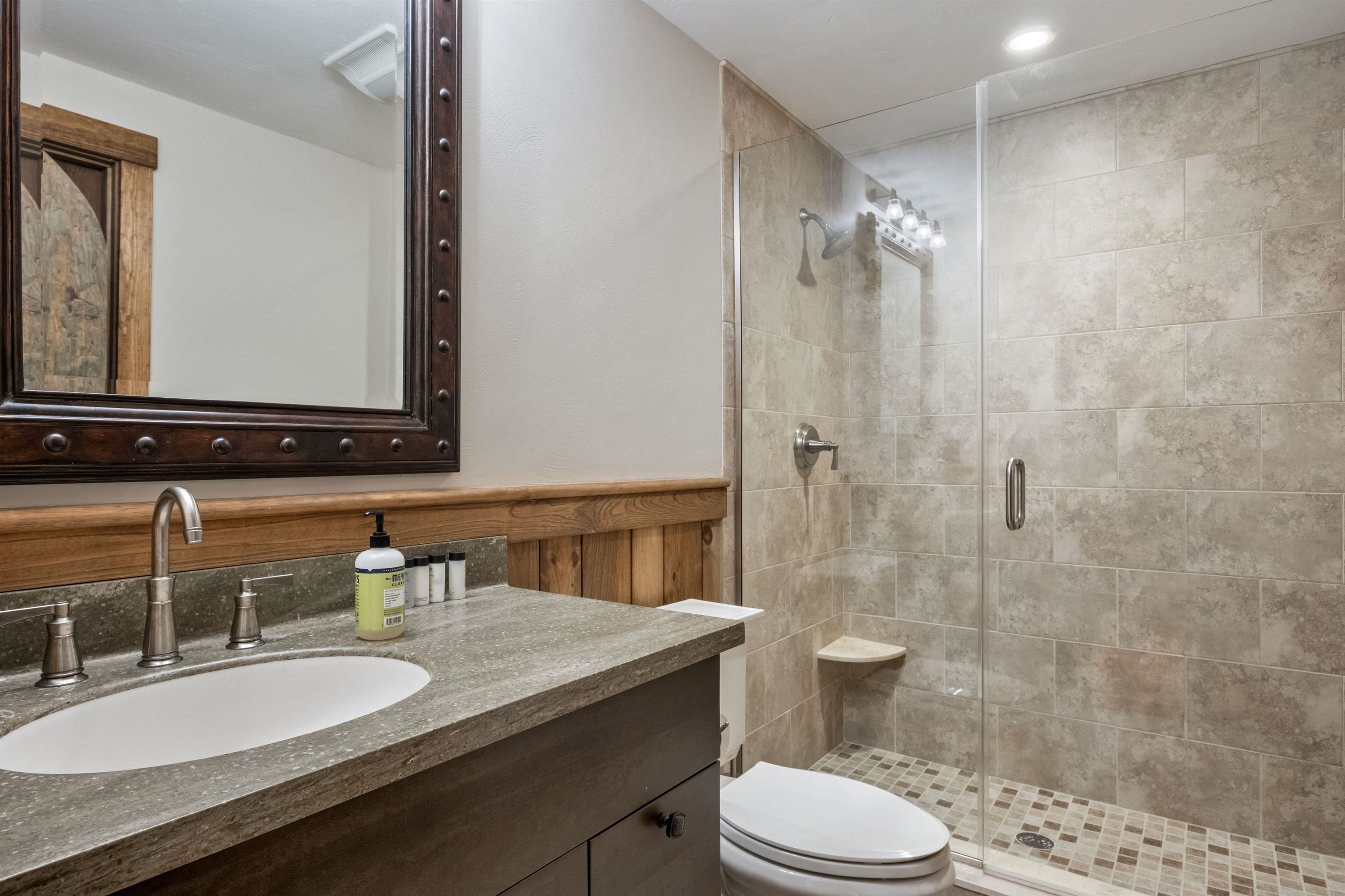 Lincoln, New Hampshire, 03251, United States, 7 Bedrooms Bedrooms, ,4 BathroomsBathrooms,Residential,For Sale,1983511