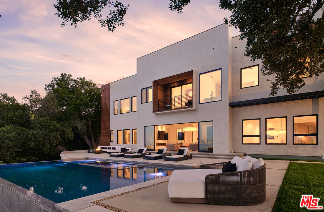 Beverly Hills, California, 90210, United States, 6 Bedrooms Bedrooms, ,6 BathroomsBathrooms,Residential,For Sale,1692711